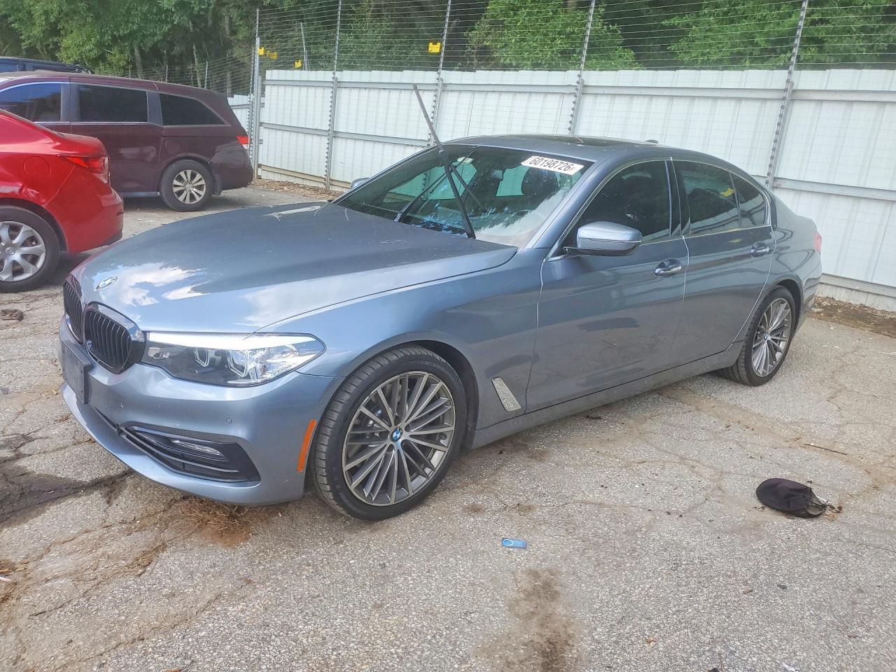 2017 BMW Seria 5 530i - zdjęcie główne
