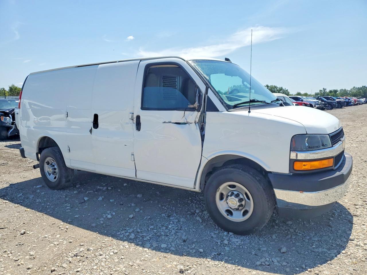 2023 Chevy Express G2500 Cargo - zdjęcie 4