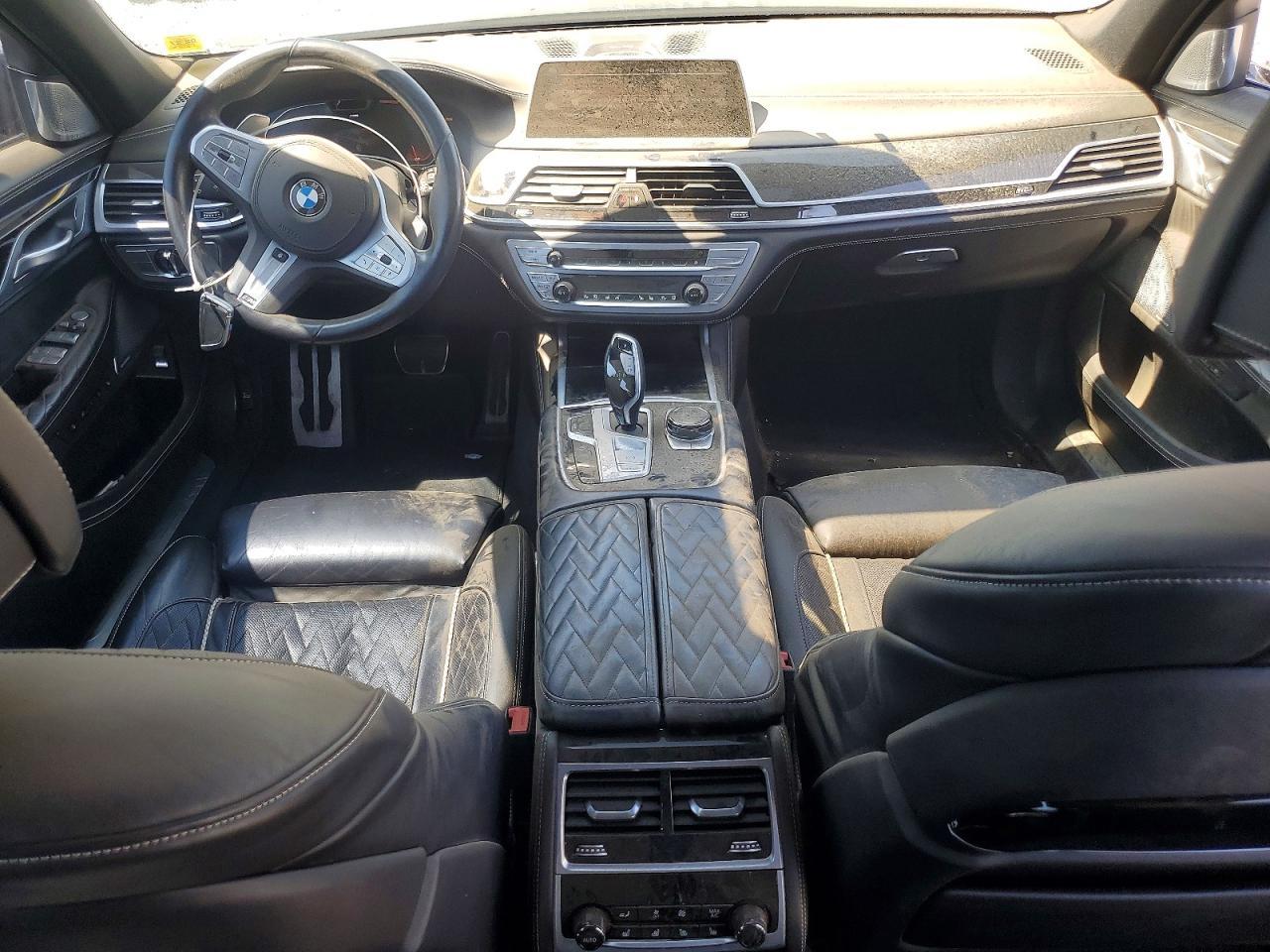2021 BMW Seria 7 750i - zdjęcie 8