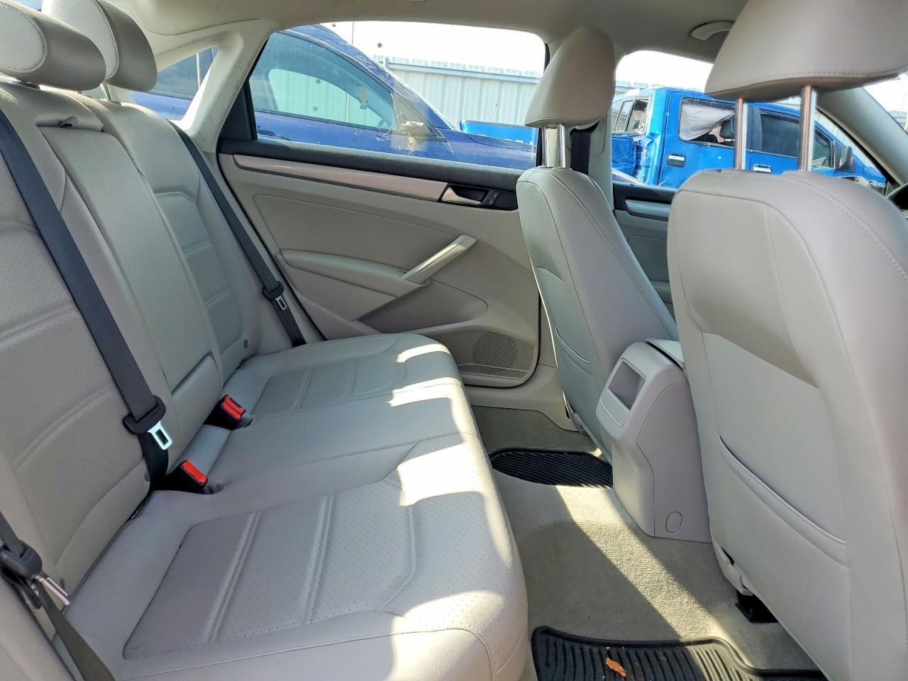 2014 Volkswagen Passat S - zdjęcie 10