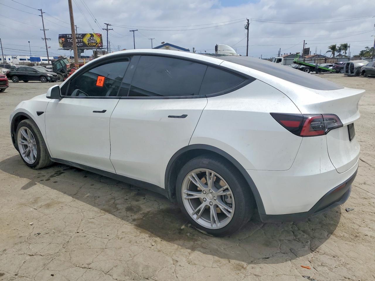 2024 Tesla Model Y - zdjęcie 2
