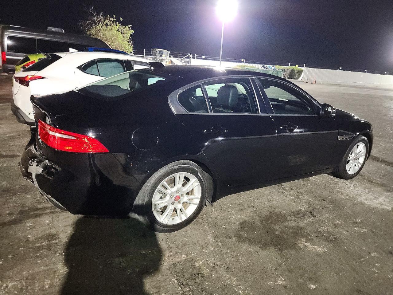 2017 Jaguar Xe Premium - zdjęcie 3