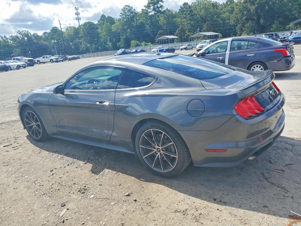 2019 Ford Mustang - zdjęcie 2