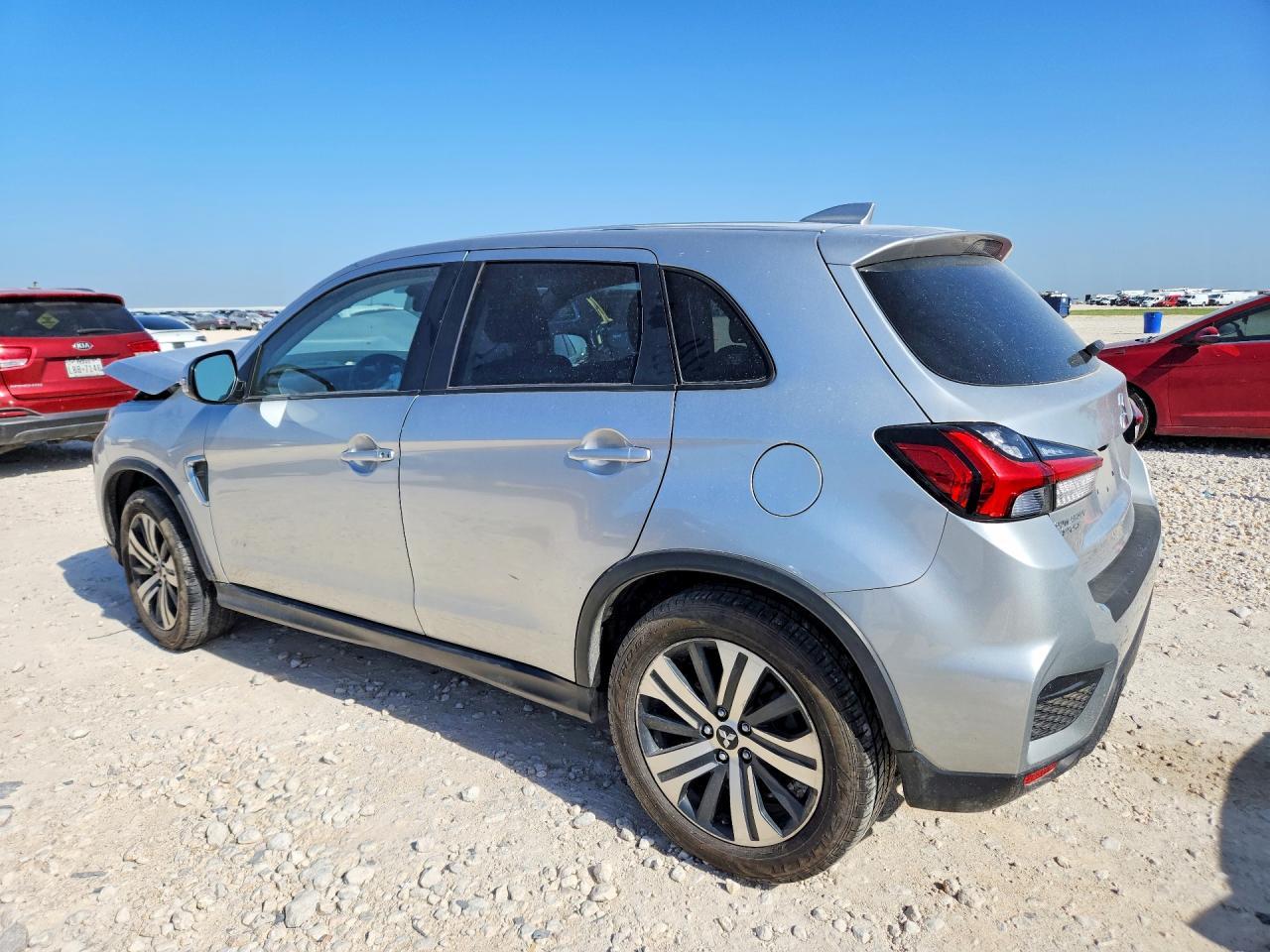 2021 Mitsubishi Outlander Sport Es - zdjęcie 2