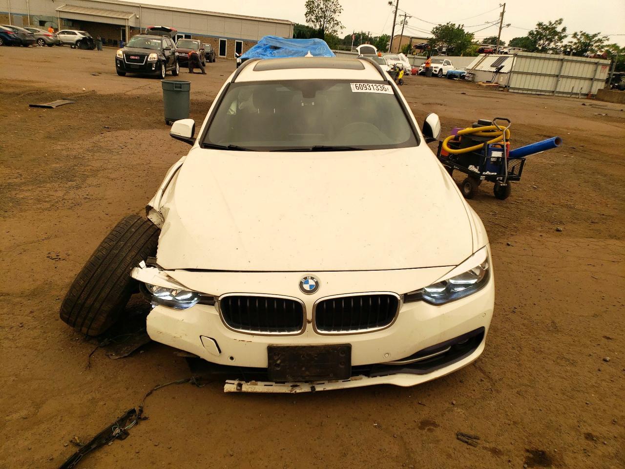2017 BMW 330 Xi - zdjęcie 5