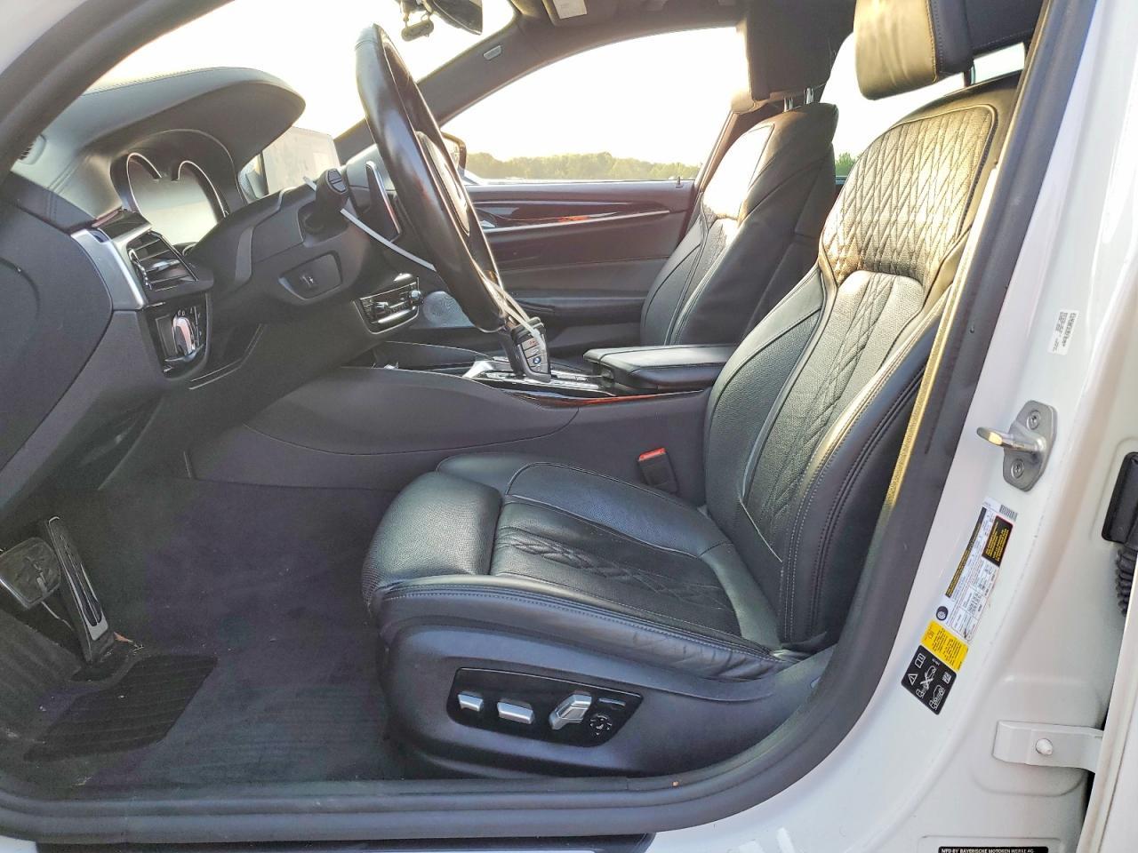 2018 BMW Seria 5 M550i - zdjęcie 7