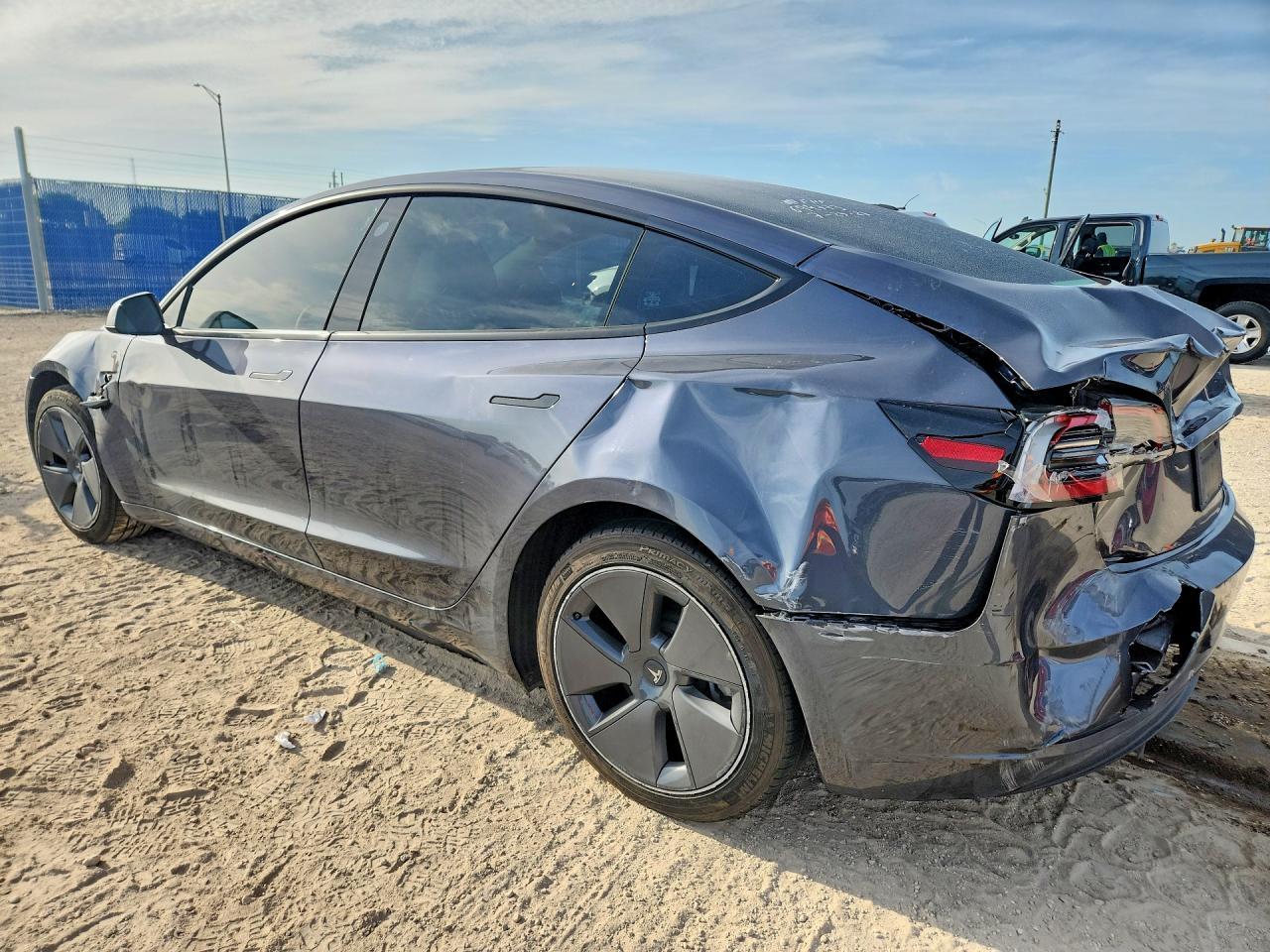 2023 Tesla Model 3 - zdjęcie 2