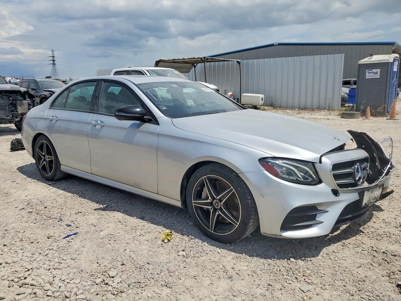 2018 Mercedes-Benz E 300 - zdjęcie 4