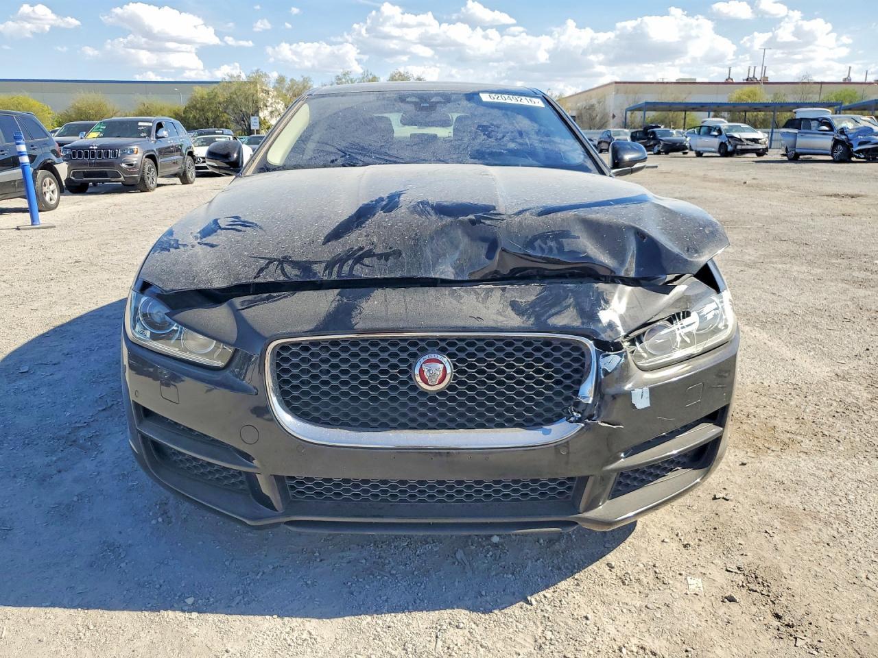 2017 Jaguar Xe Premium - zdjęcie 5