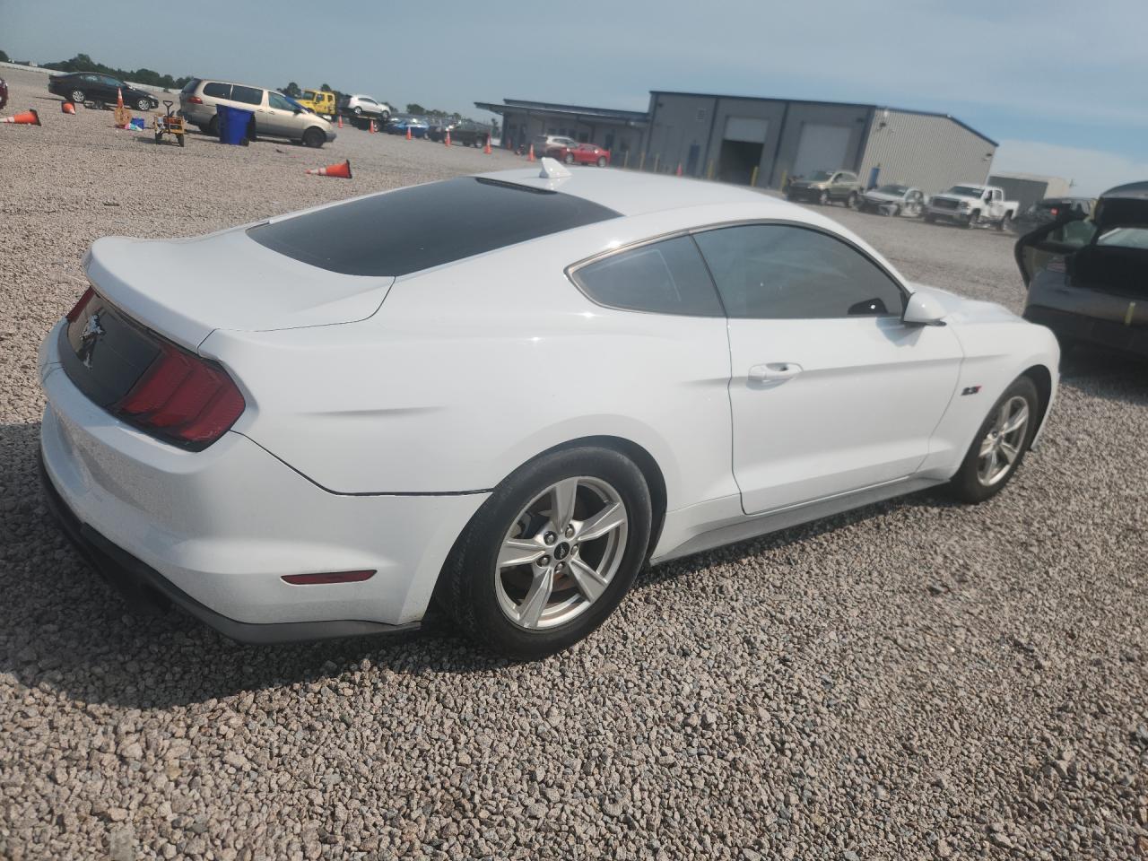 2022 Ford Mustang - zdjęcie 3