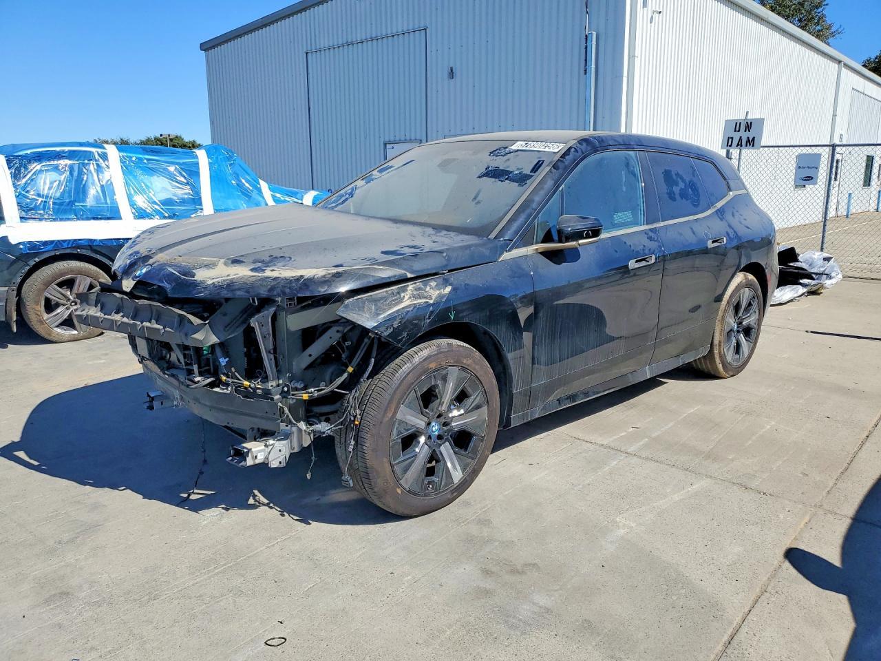 2024 BMW Ix xDrive50 - zdjęcie główne