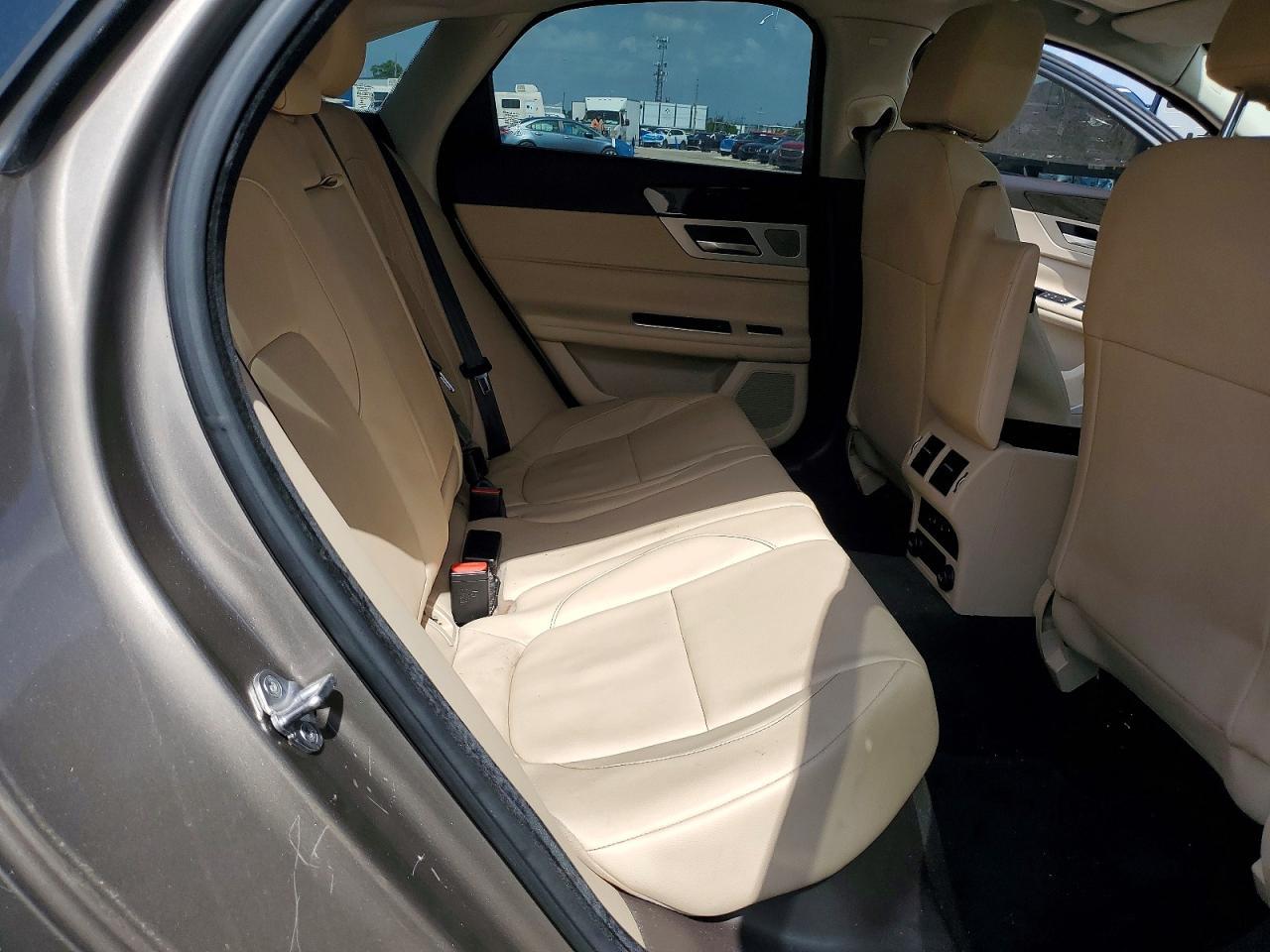 2017 Jaguar Xf Premium - zdjęcie 10