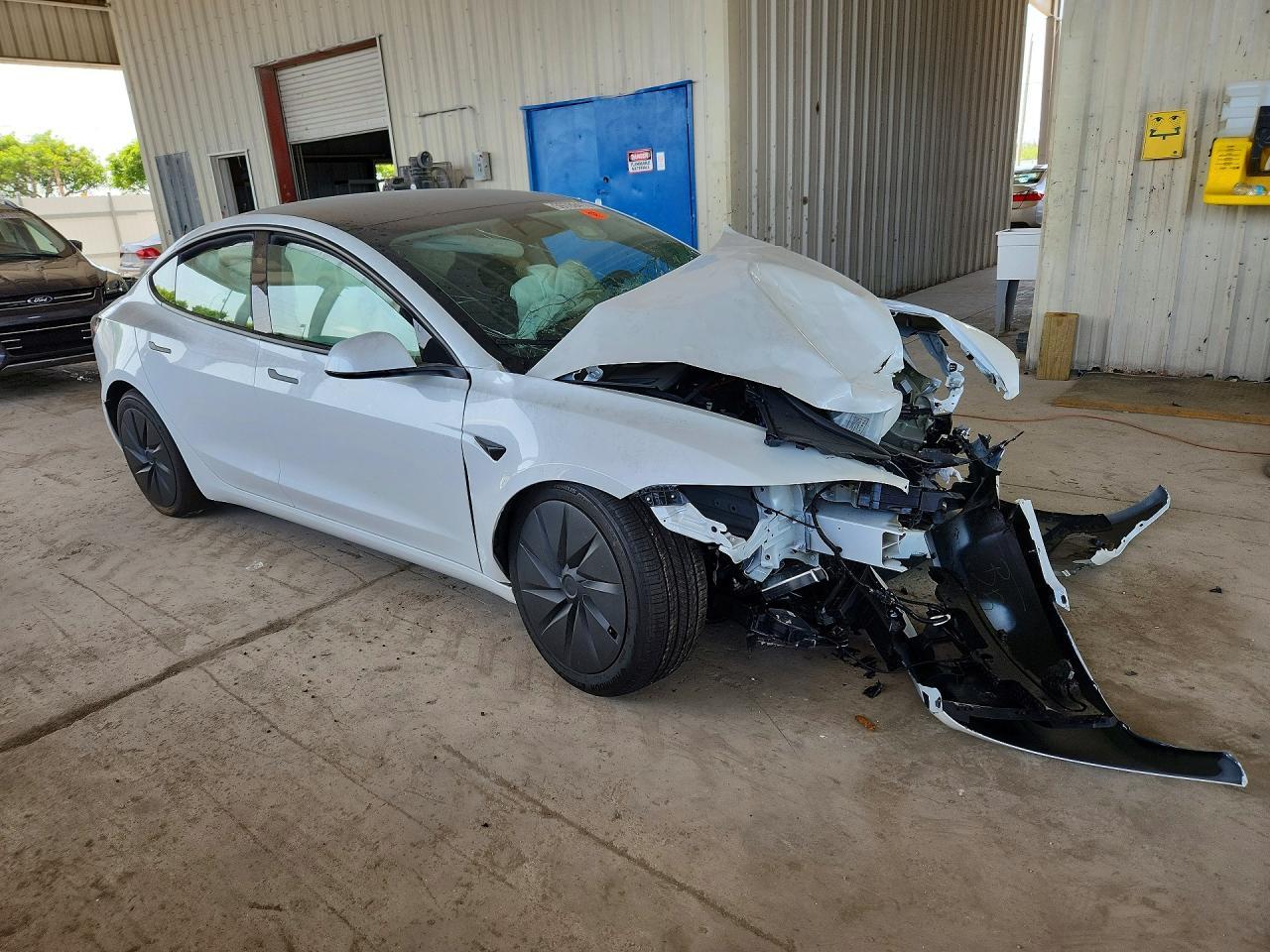 2026 Tesla Model 3 - zdjęcie 4