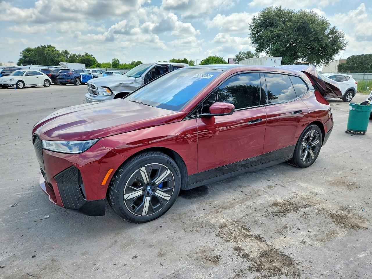 2022 BMW Ix xDrive50 - zdjęcie główne