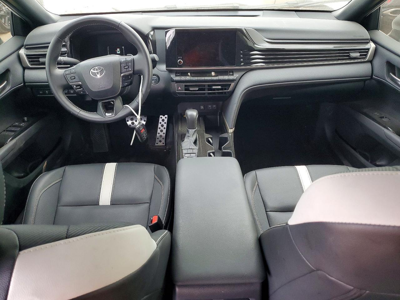 2025 Toyota Camry Se - zdjęcie 8