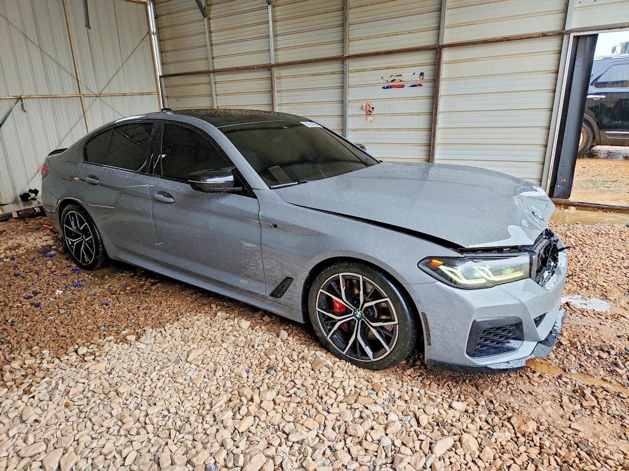 2021 BMW Seria 5 M550i - zdjęcie 4