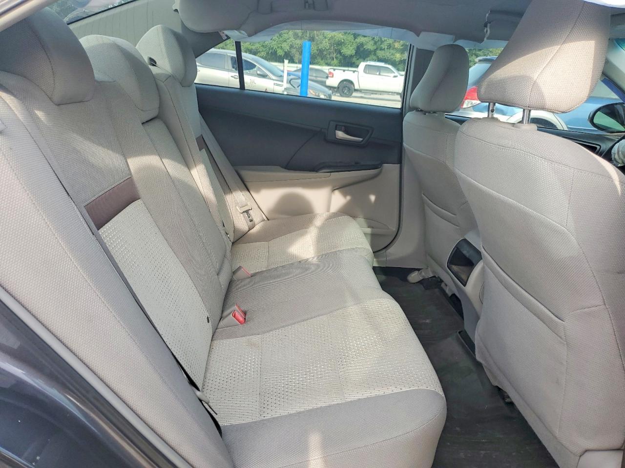 2014 Toyota Camry Le - zdjęcie 10