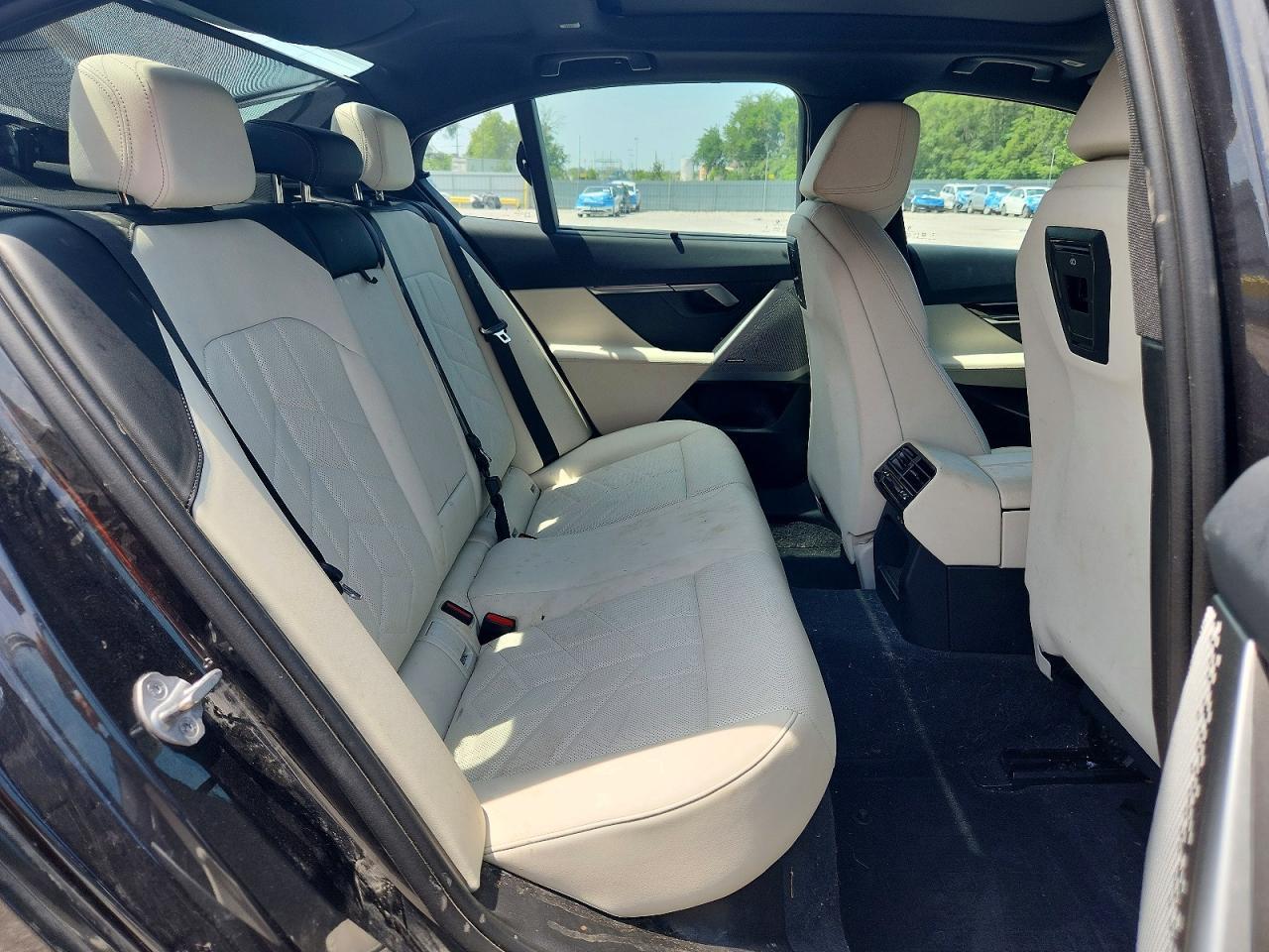 2024 BMW Seria 5 530i - zdjęcie 10