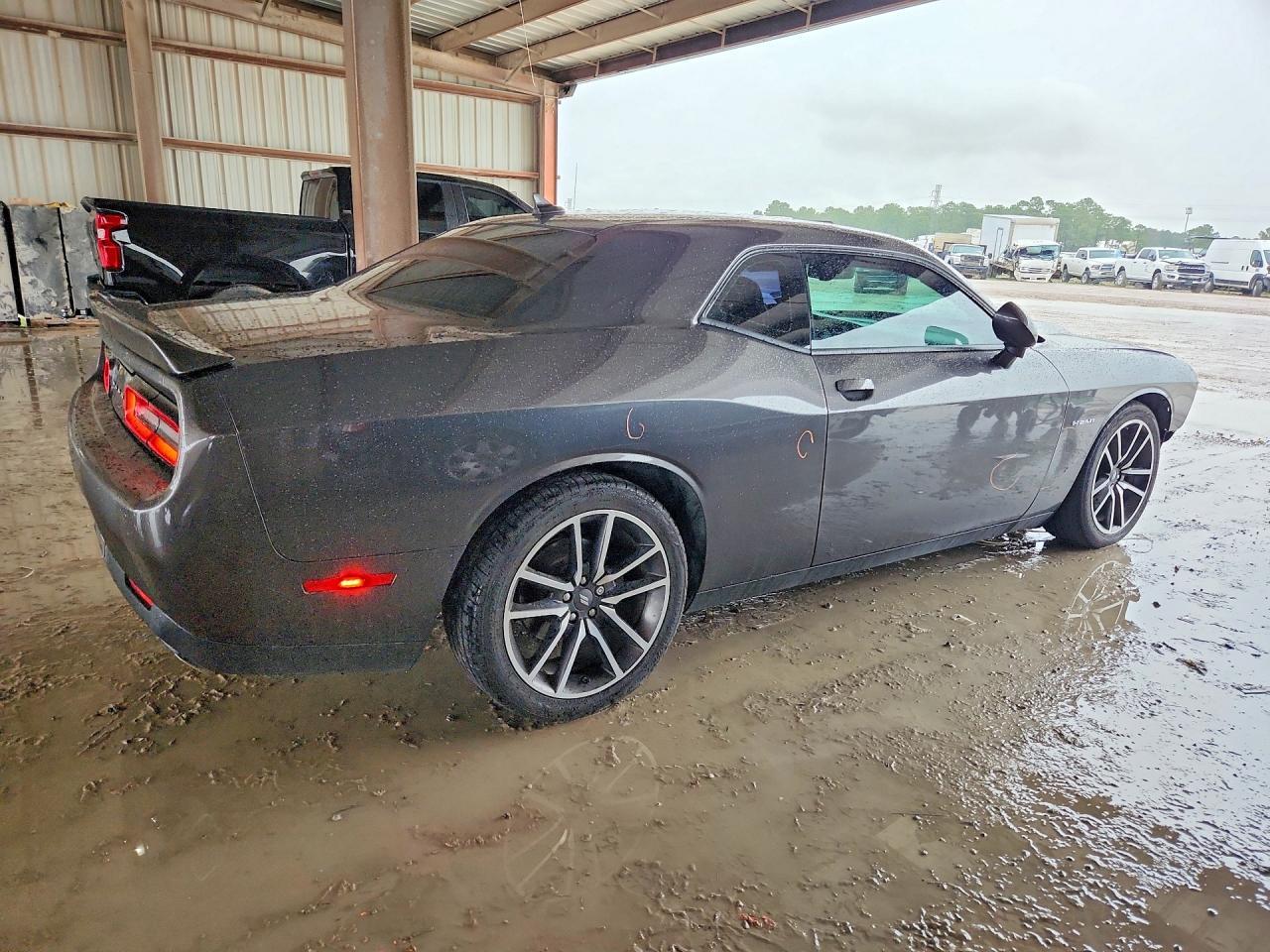 2022 Dodge Challenger R/T - zdjęcie 3