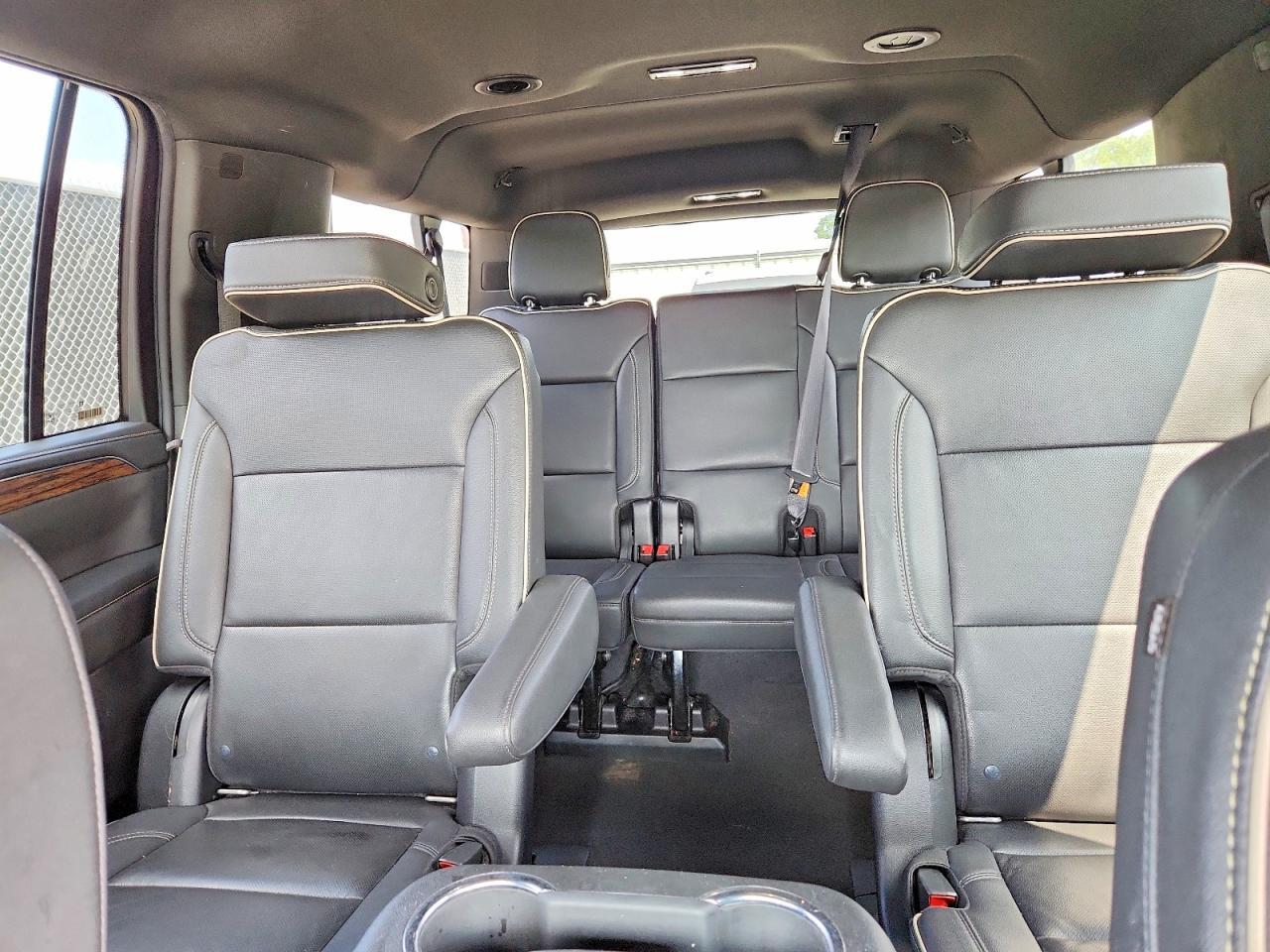 2022 Chevrolet Suburban C1500 Premier - zdjęcie 10