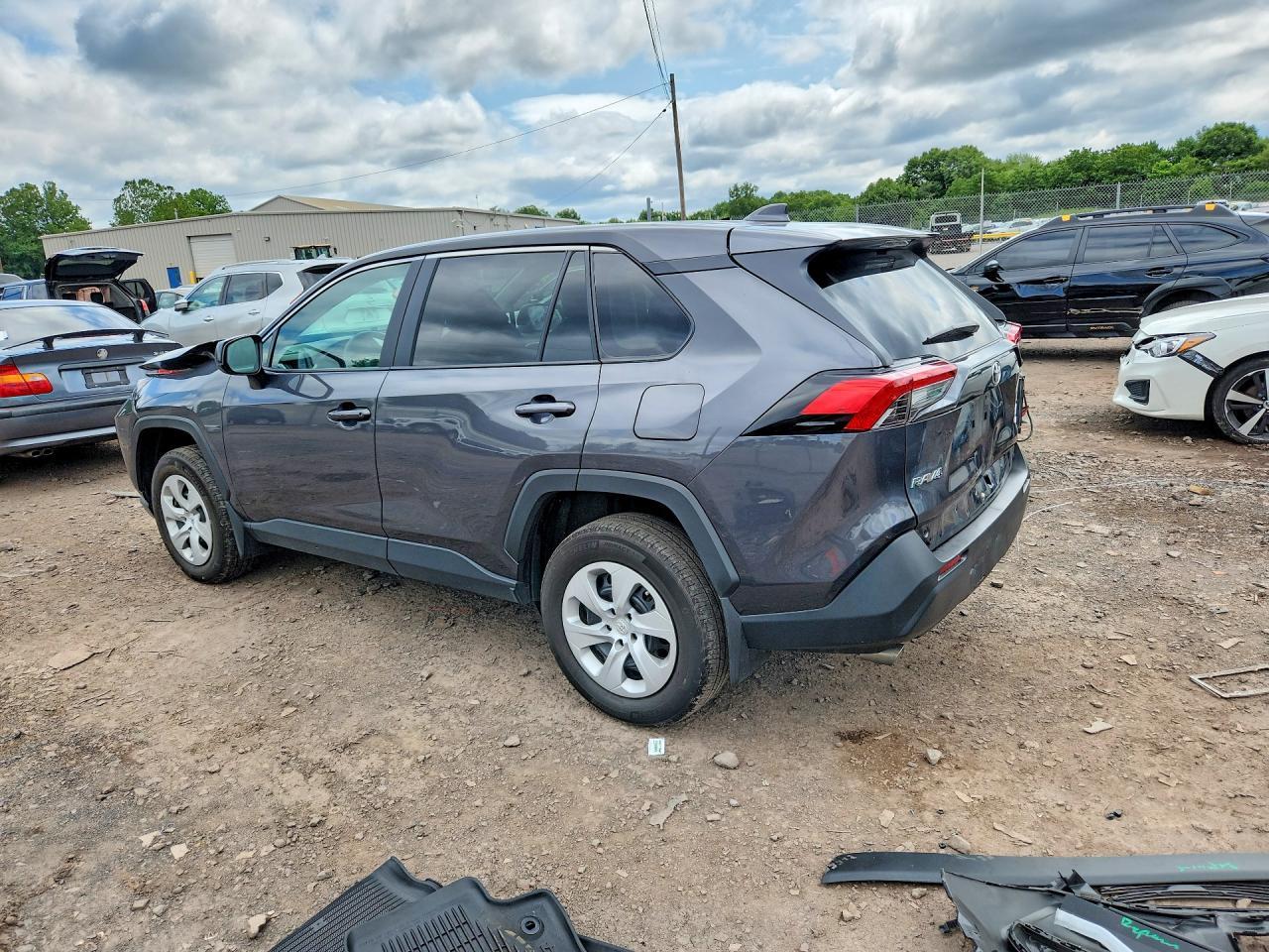 2025 Toyota Rav4 Le - zdjęcie 2