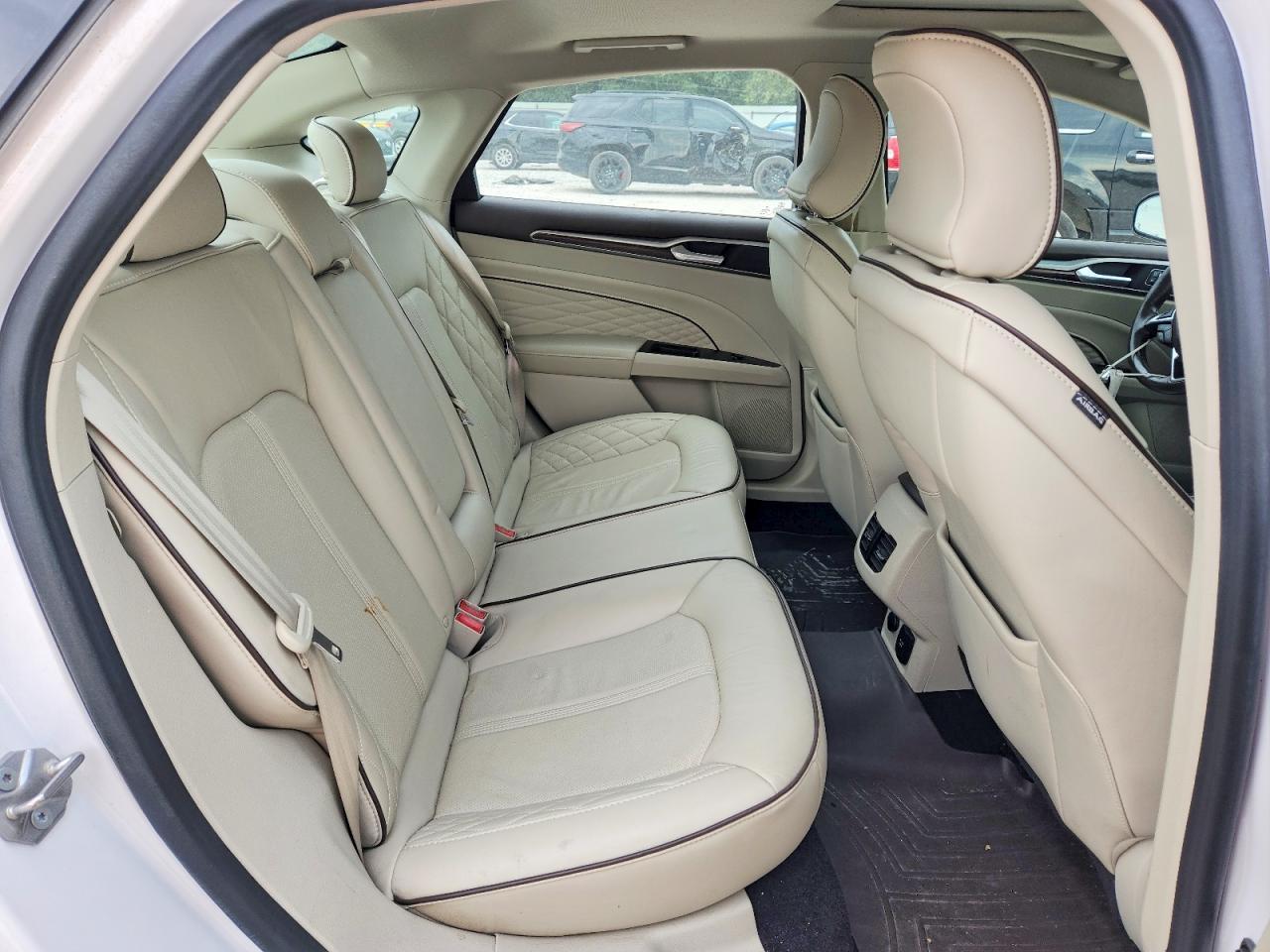 2017 Ford Fusion Titanium - zdjęcie 10