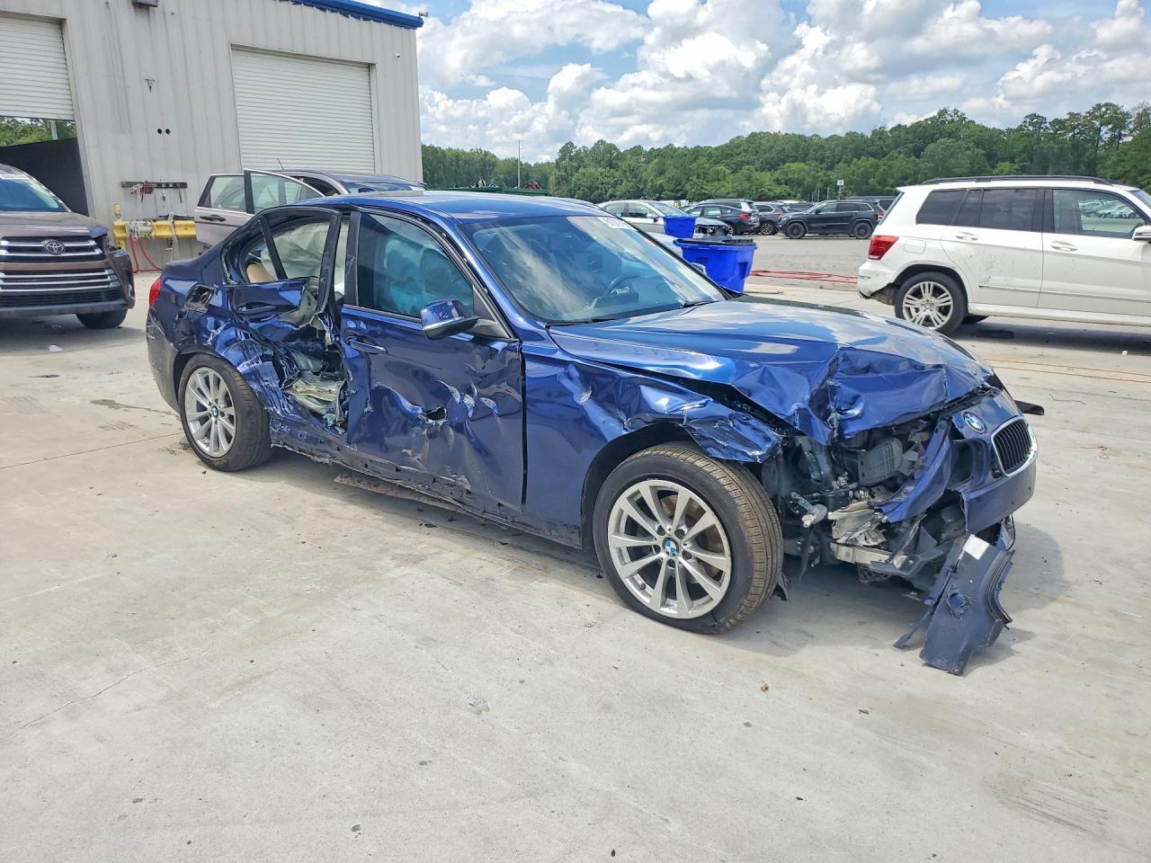 2017 BMW 320 Xi - zdjęcie 4