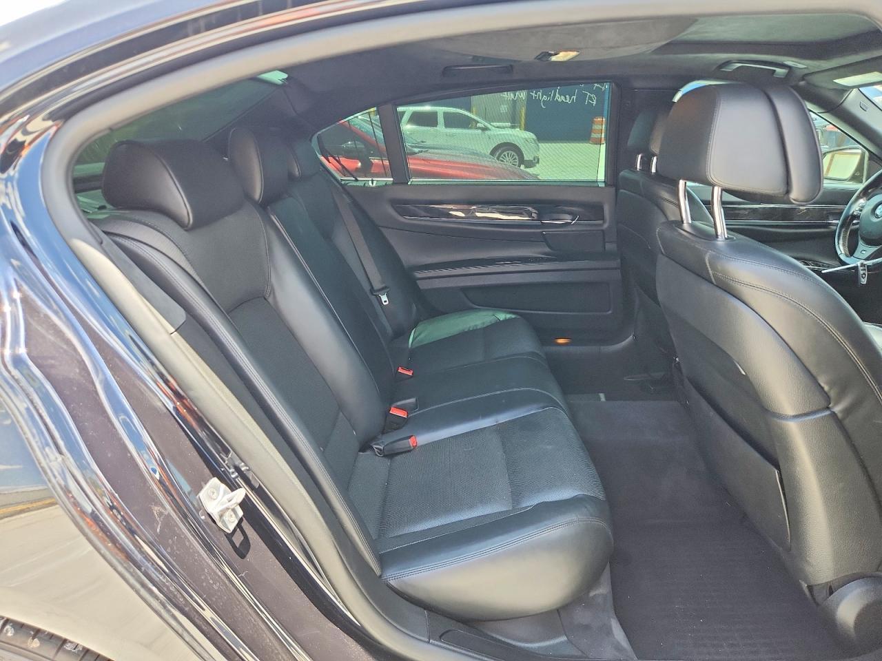 2014 BMW 750 Li - zdjęcie 10