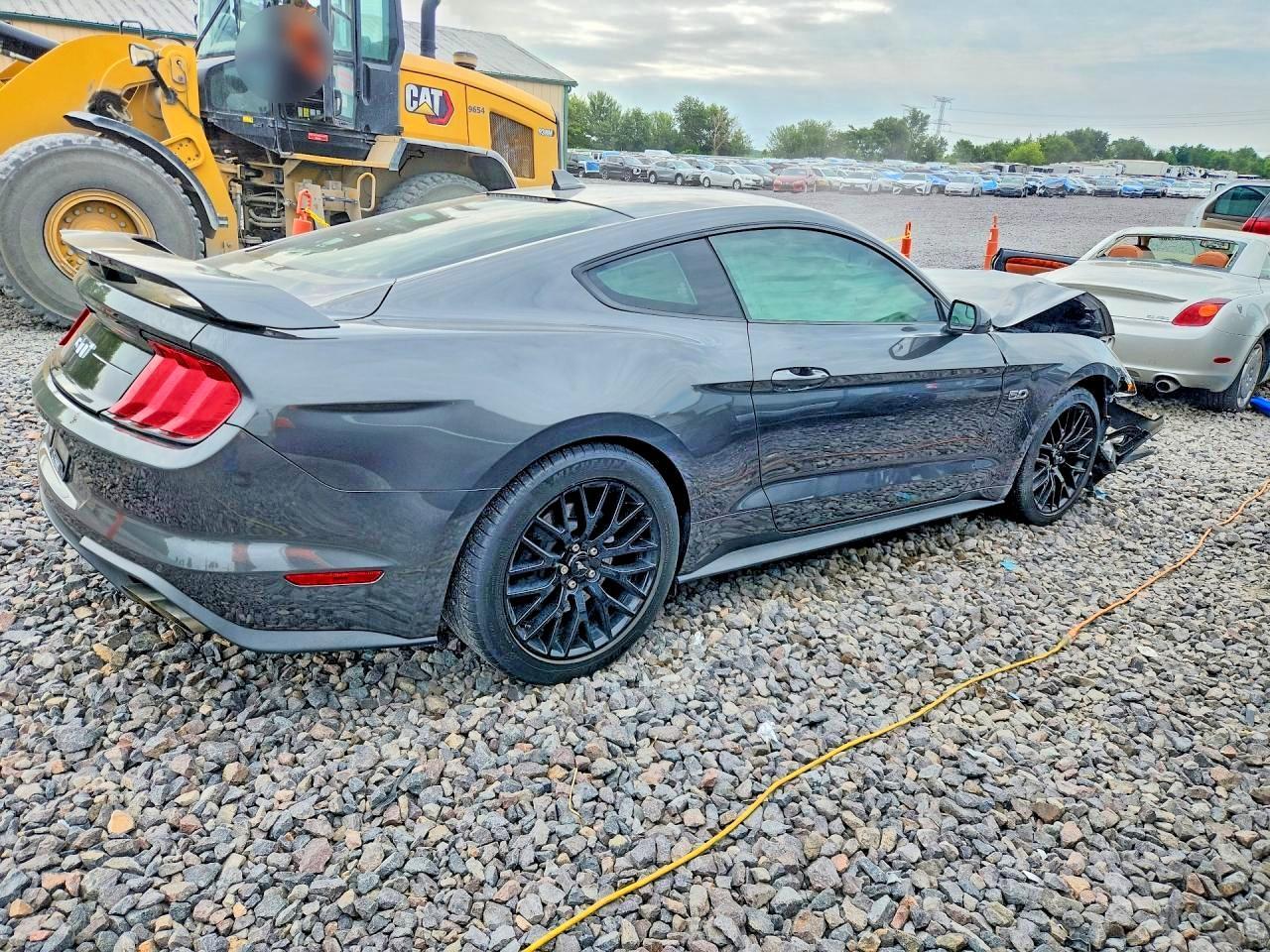 2020 Ford Mustang Gt - zdjęcie 3