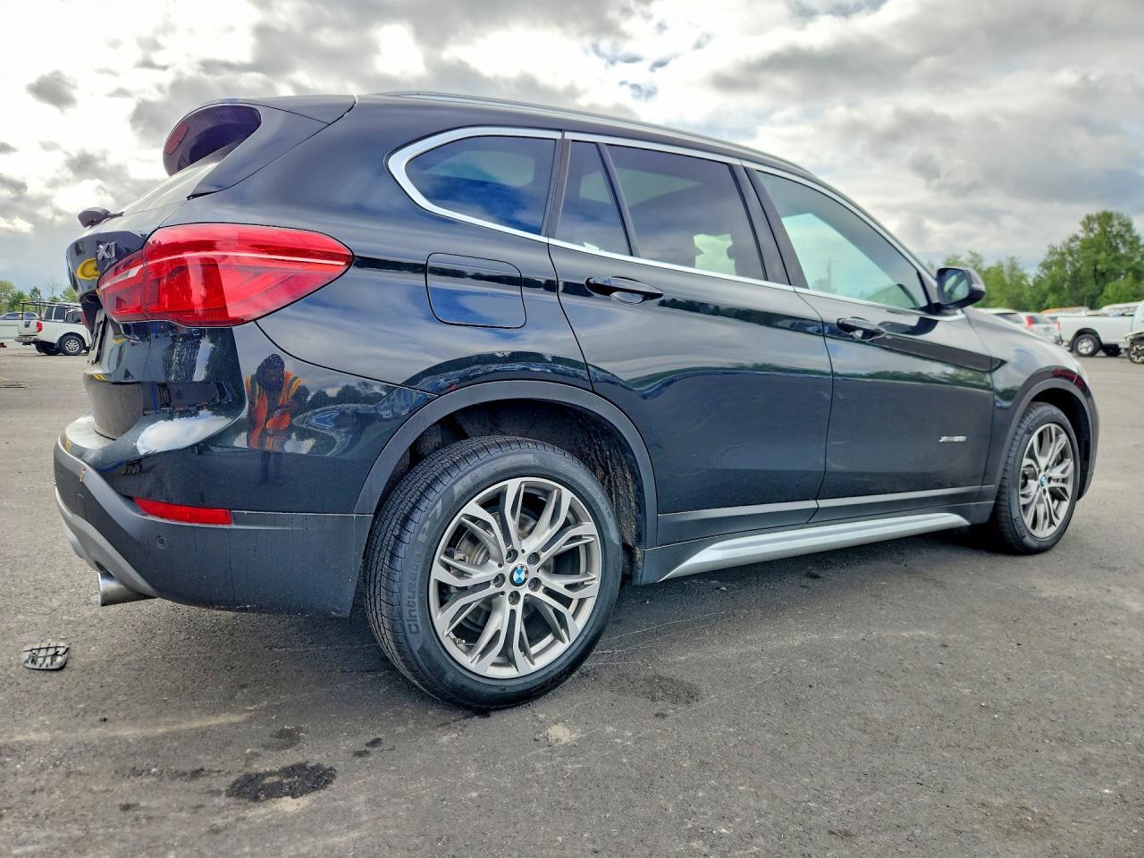 2016 BMW X1 xDrive28I - zdjęcie 3