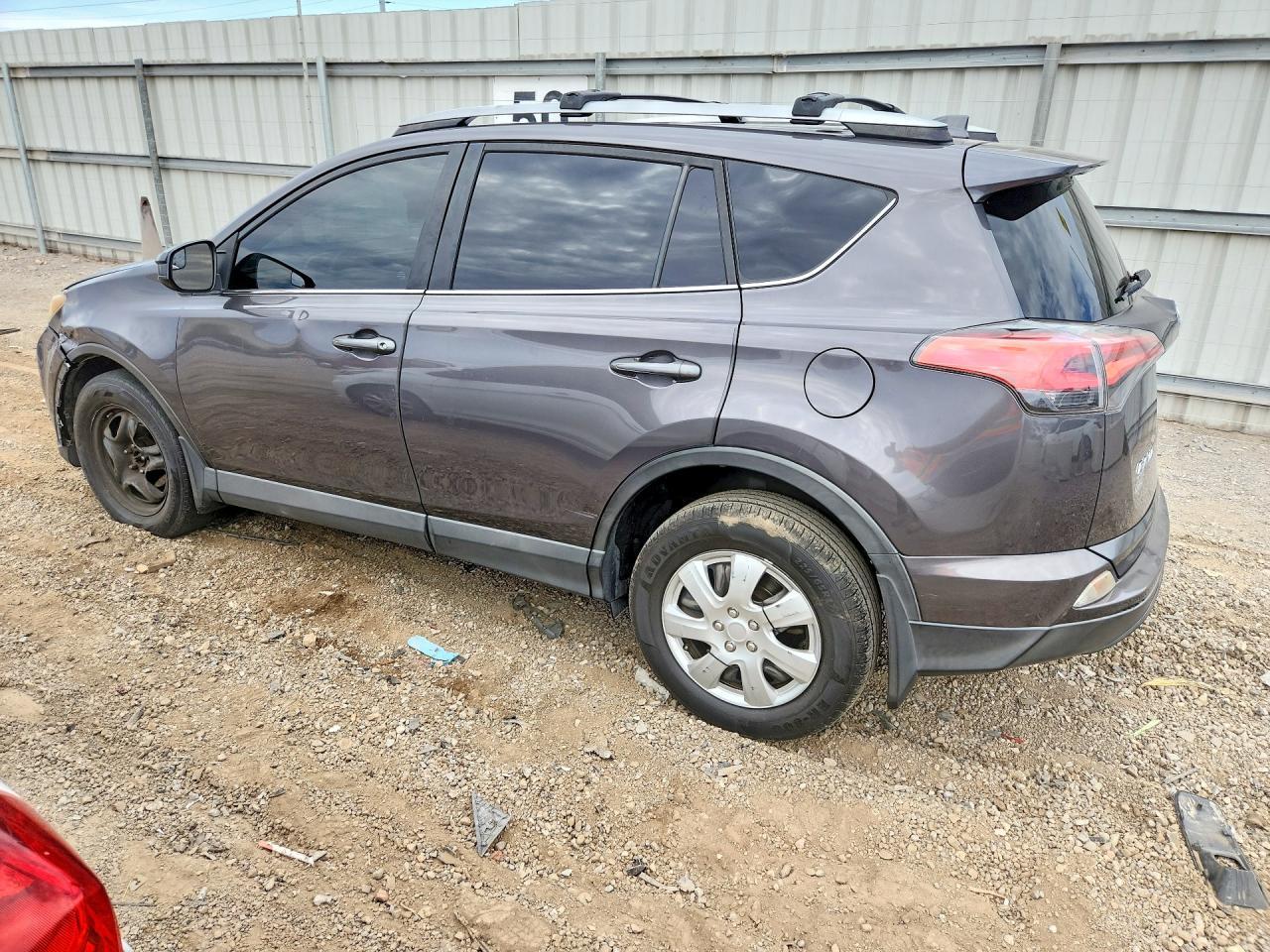 2017 Toyota Rav4 Le - zdjęcie 2