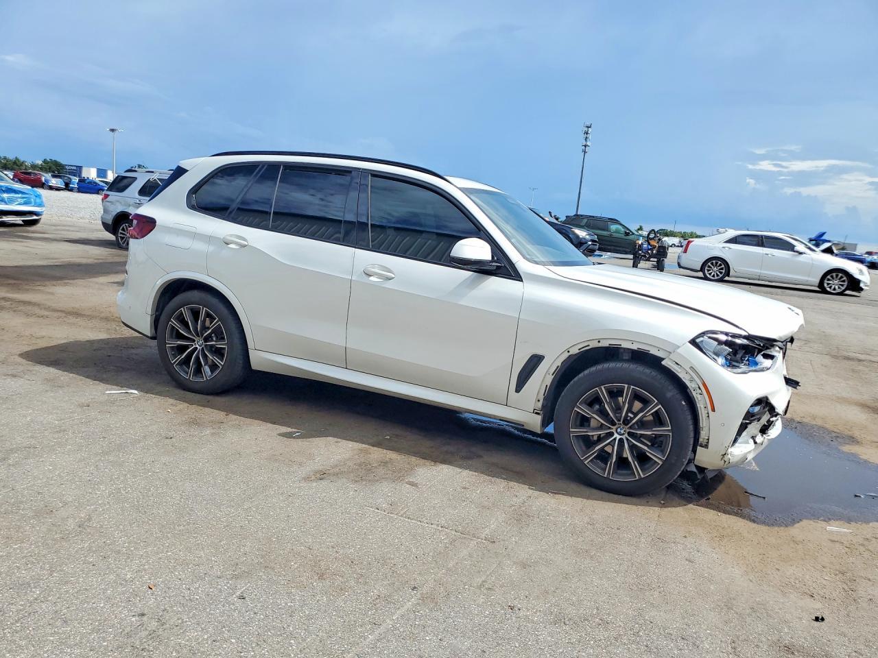 2021 BMW X5 xDrive40I - zdjęcie 4