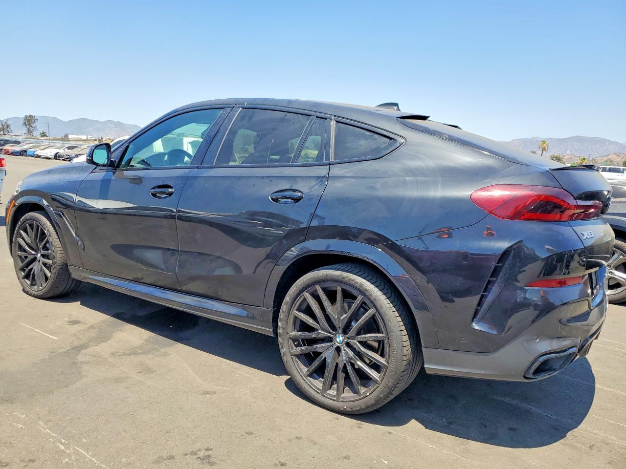 2022 BMW X6 xDrive40I - zdjęcie 2