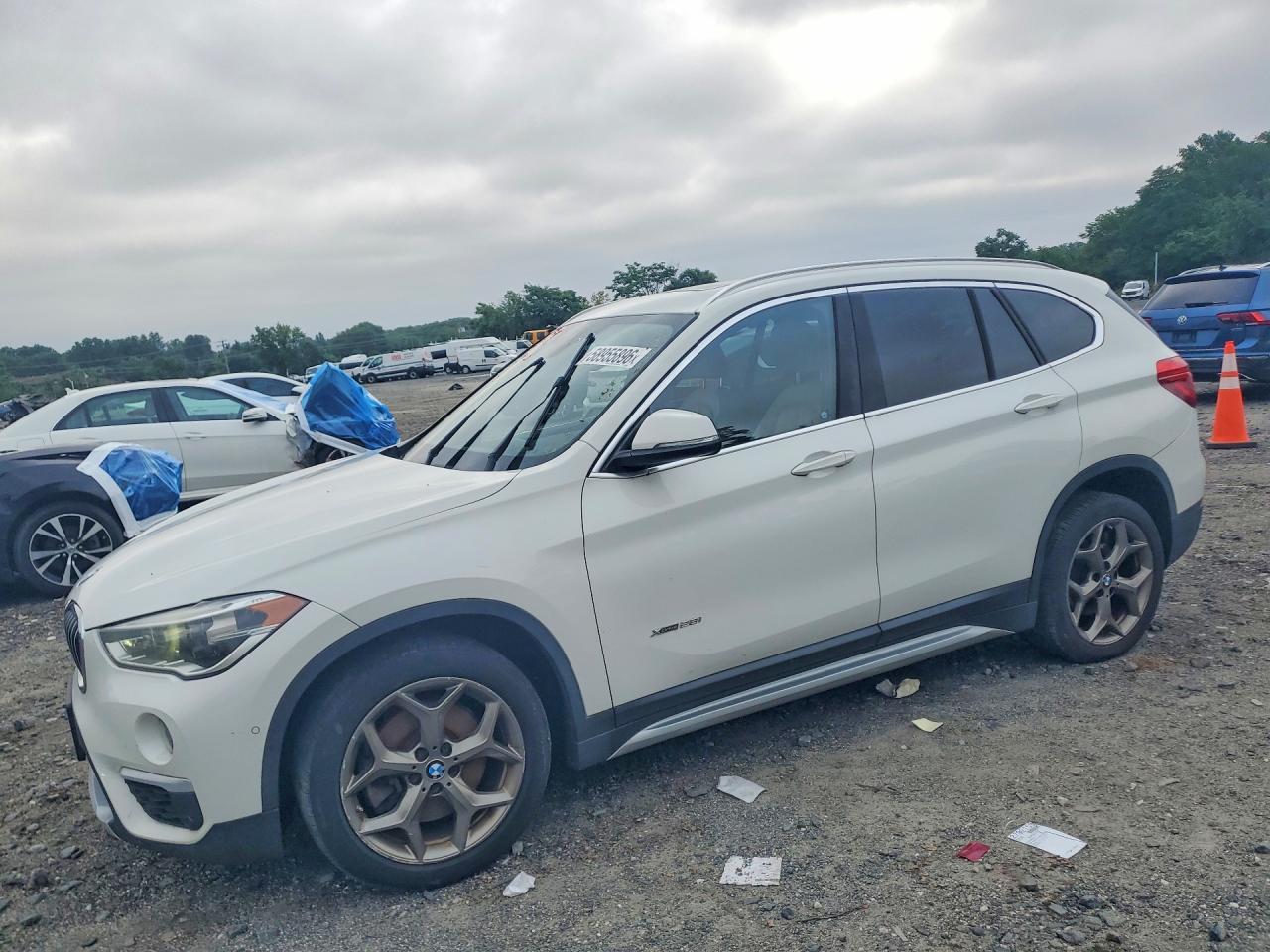 2016 BMW X1 xDrive28I - zdjęcie główne