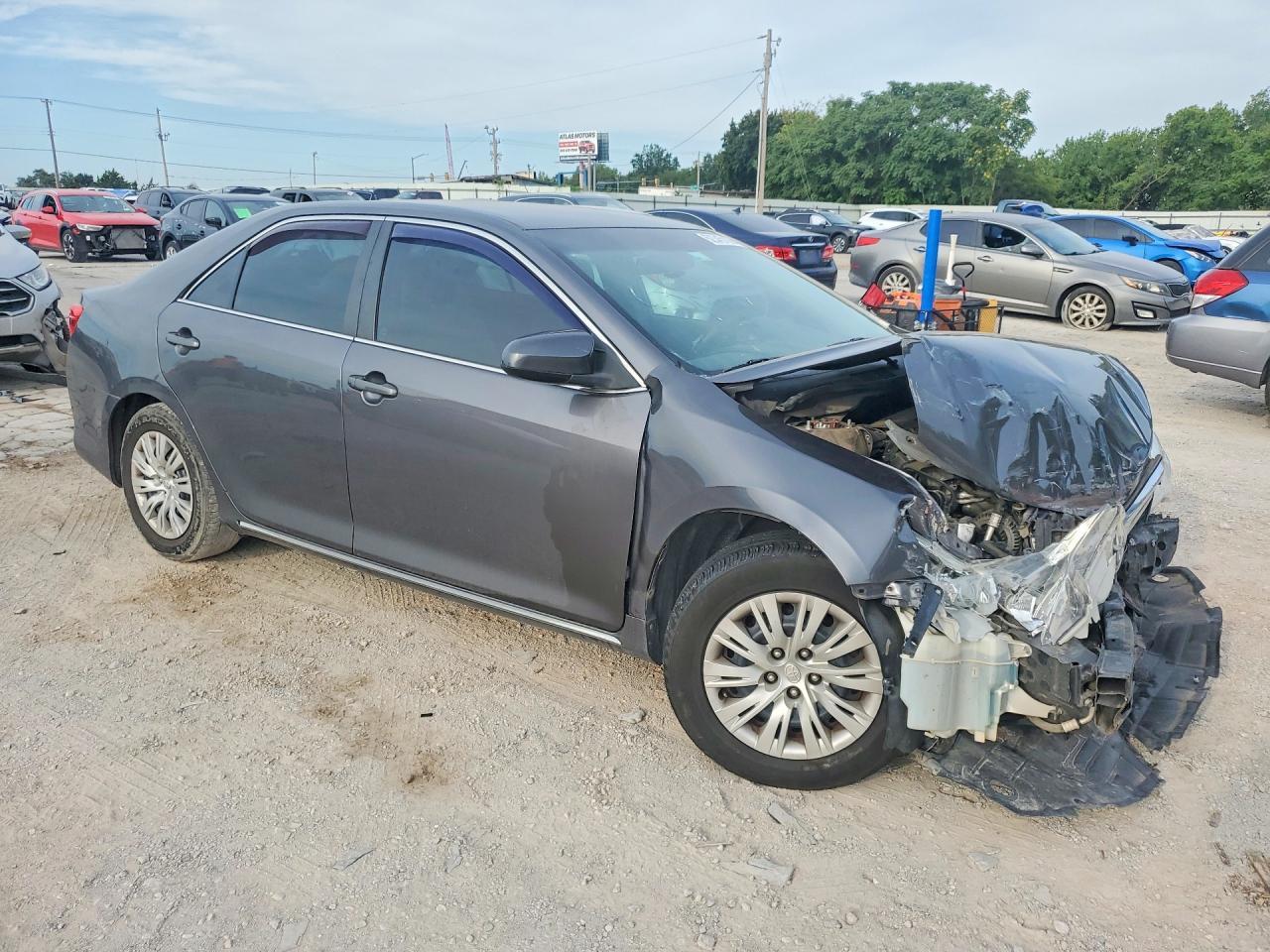 2014 Toyota Camry Le - zdjęcie 4