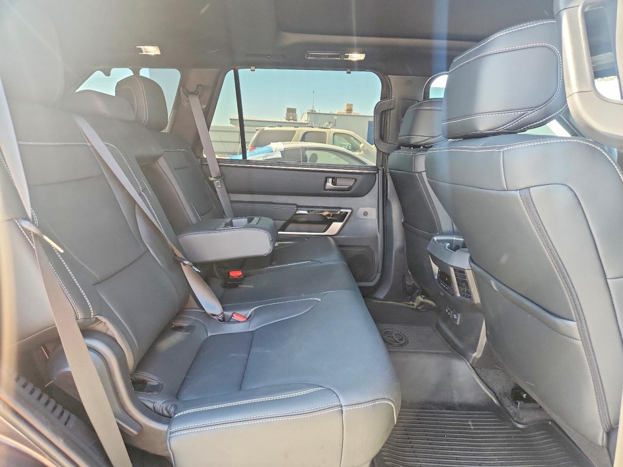 2026 Toyota Sequoia Limited - zdjęcie 11