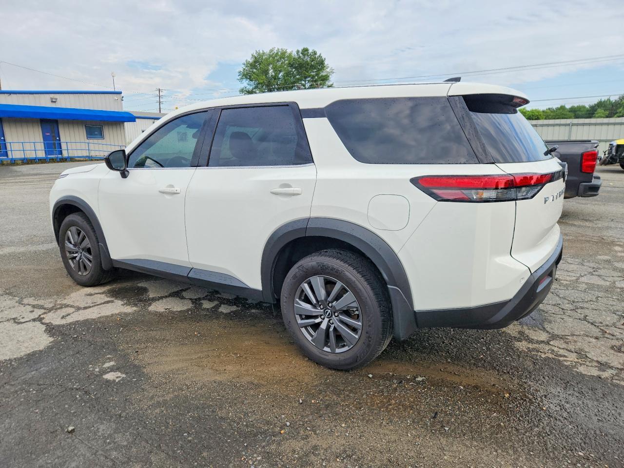 2025 Nissan Pathfinder S - zdjęcie 2