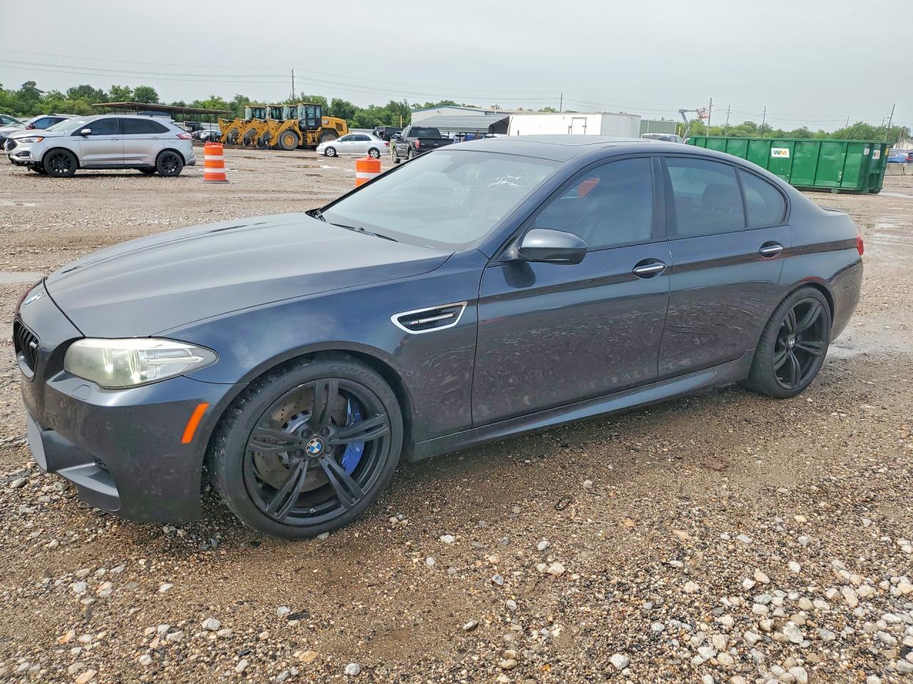 2016 BMW M5 - zdjęcie główne