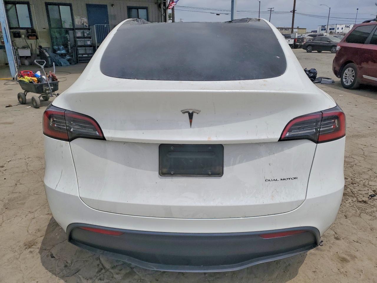 2024 Tesla Model Y - zdjęcie 6