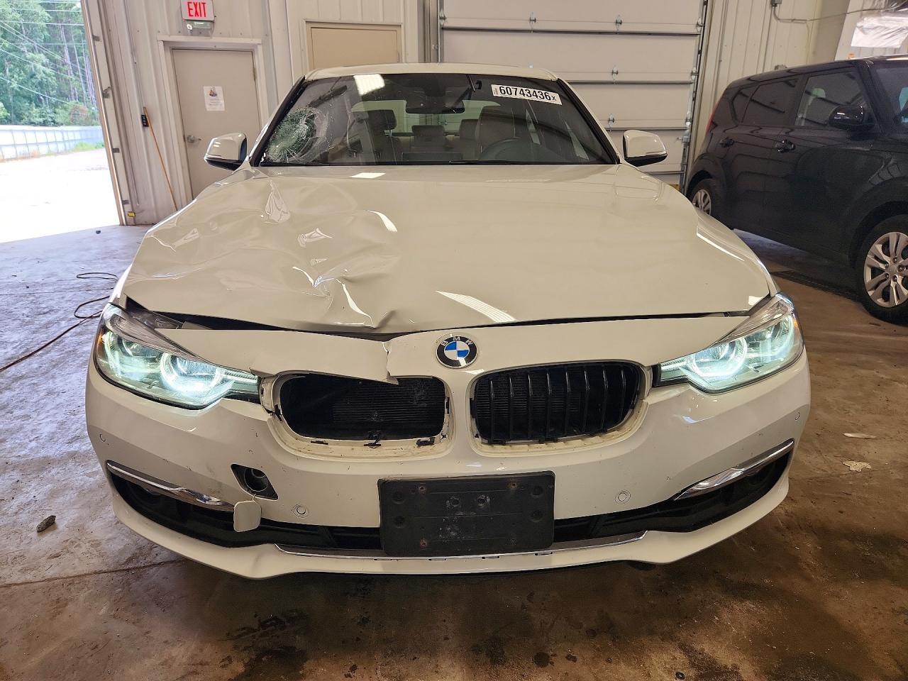 2017 BMW Seria 3 330i - zdjęcie 5