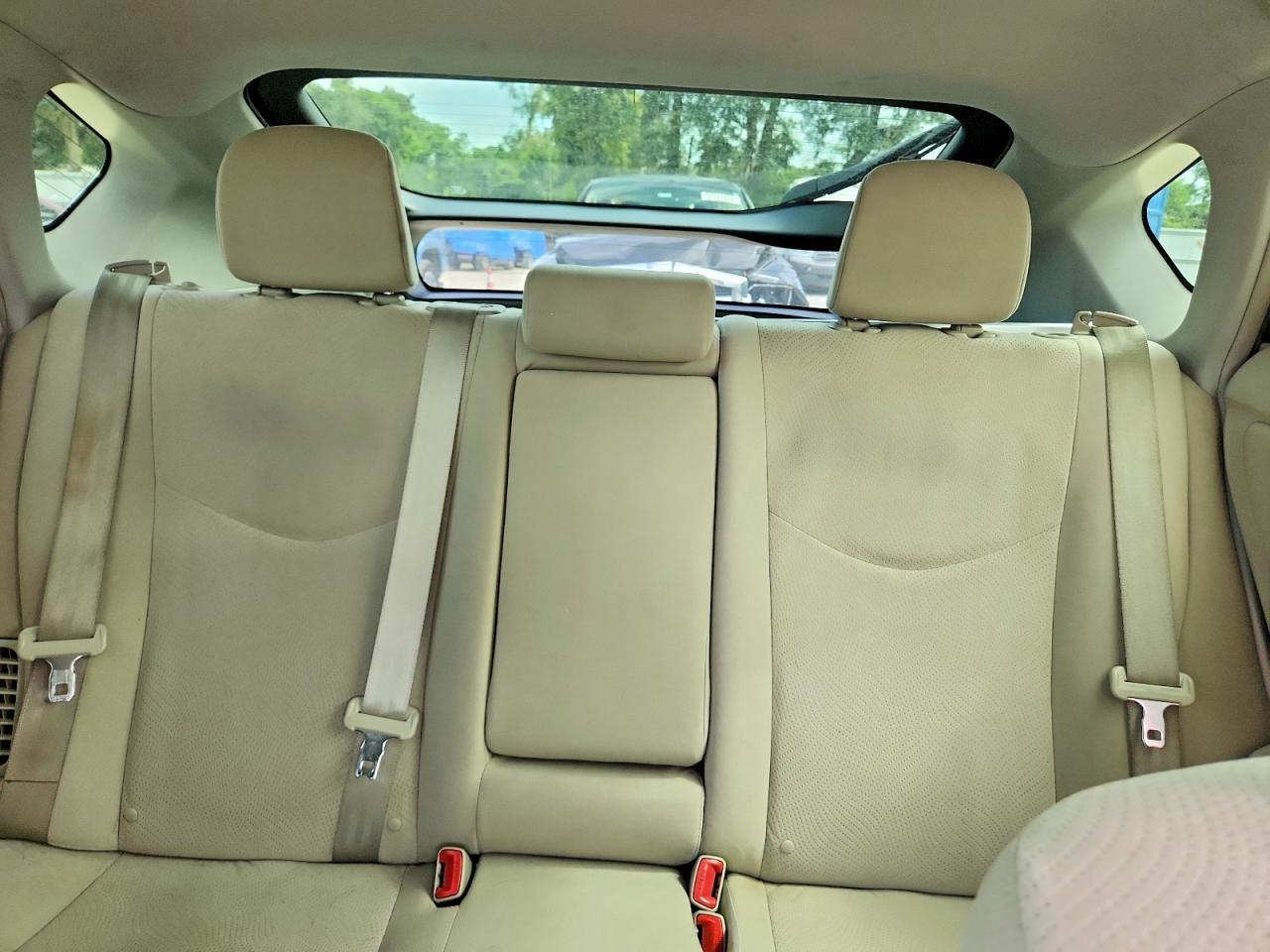 2013 Toyota Prius Two - zdjęcie 10