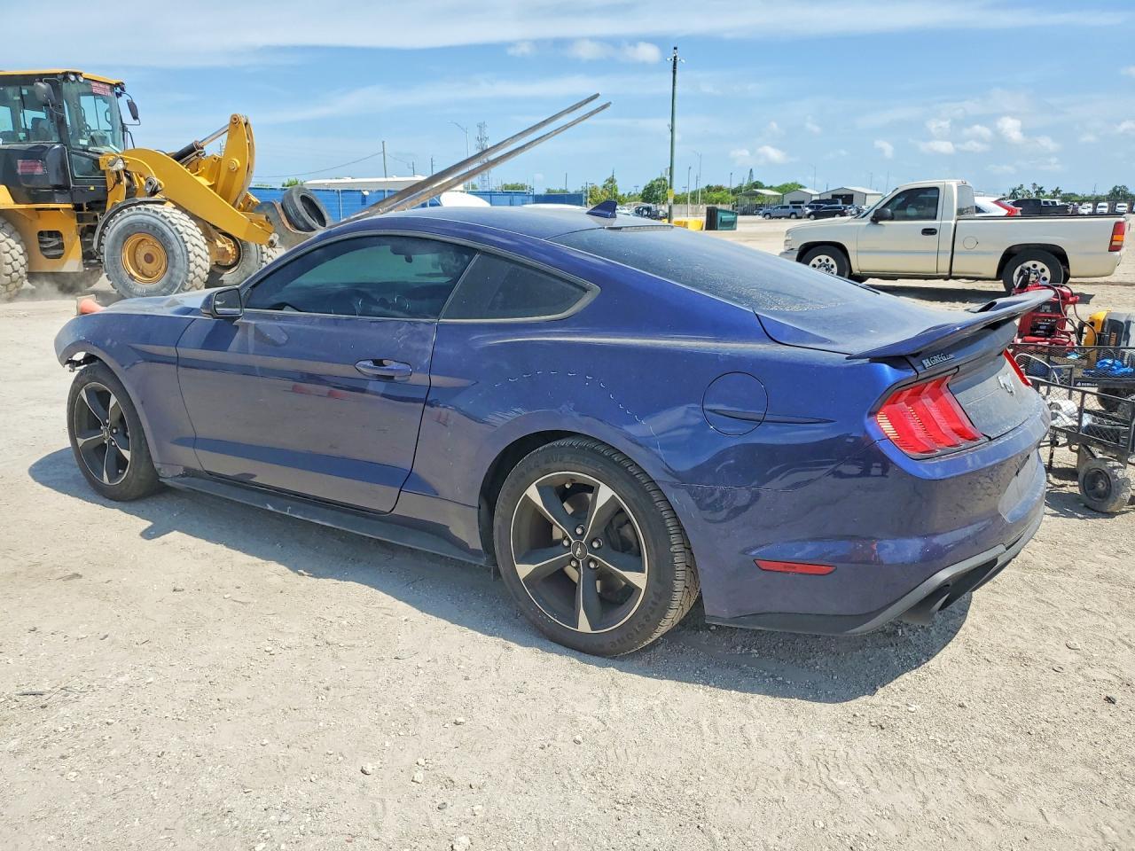 2020 Ford Mustang - zdjęcie 2