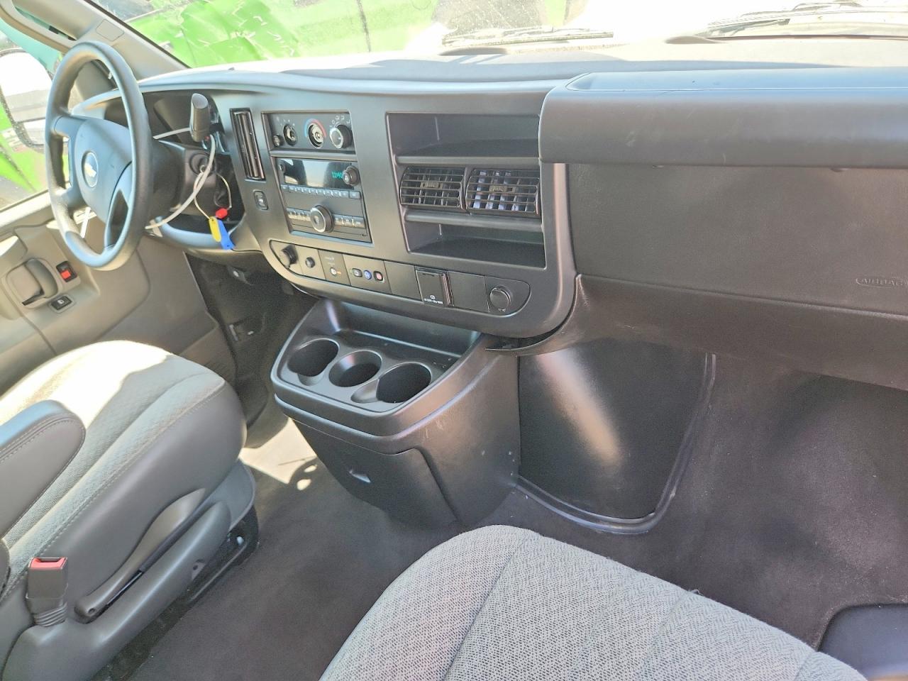 2025 Chevrolet Express G3500 Ls Passenger Van - zdjęcie 8