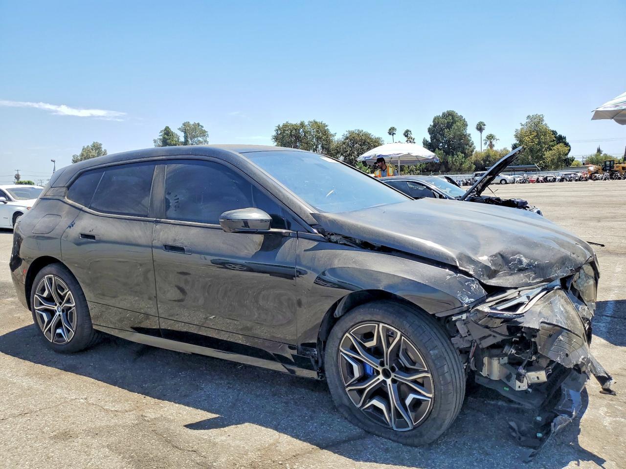 2025 BMW Ix xDrive50 - zdjęcie 4