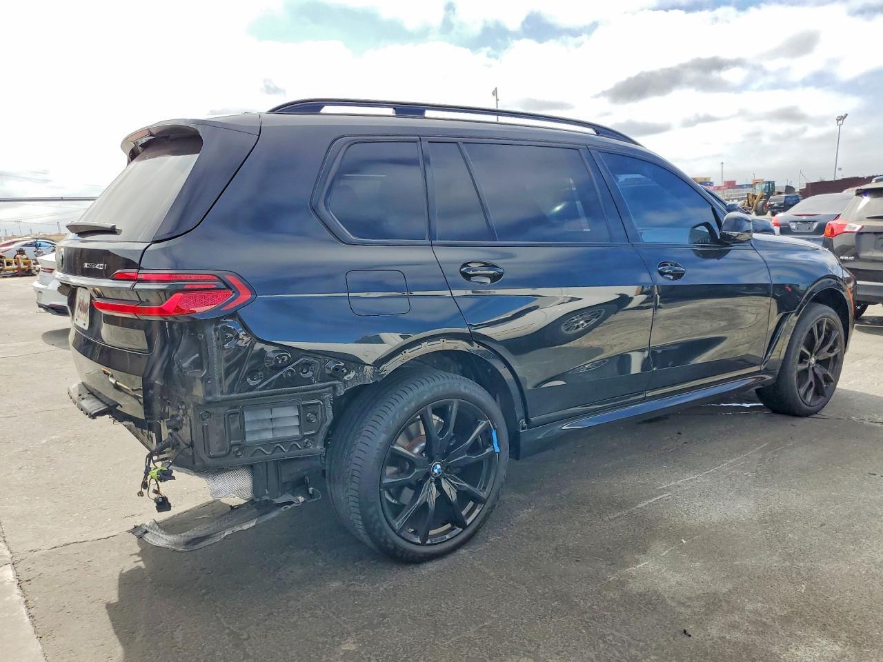 2024 BMW X7 xDrive40I - zdjęcie 3