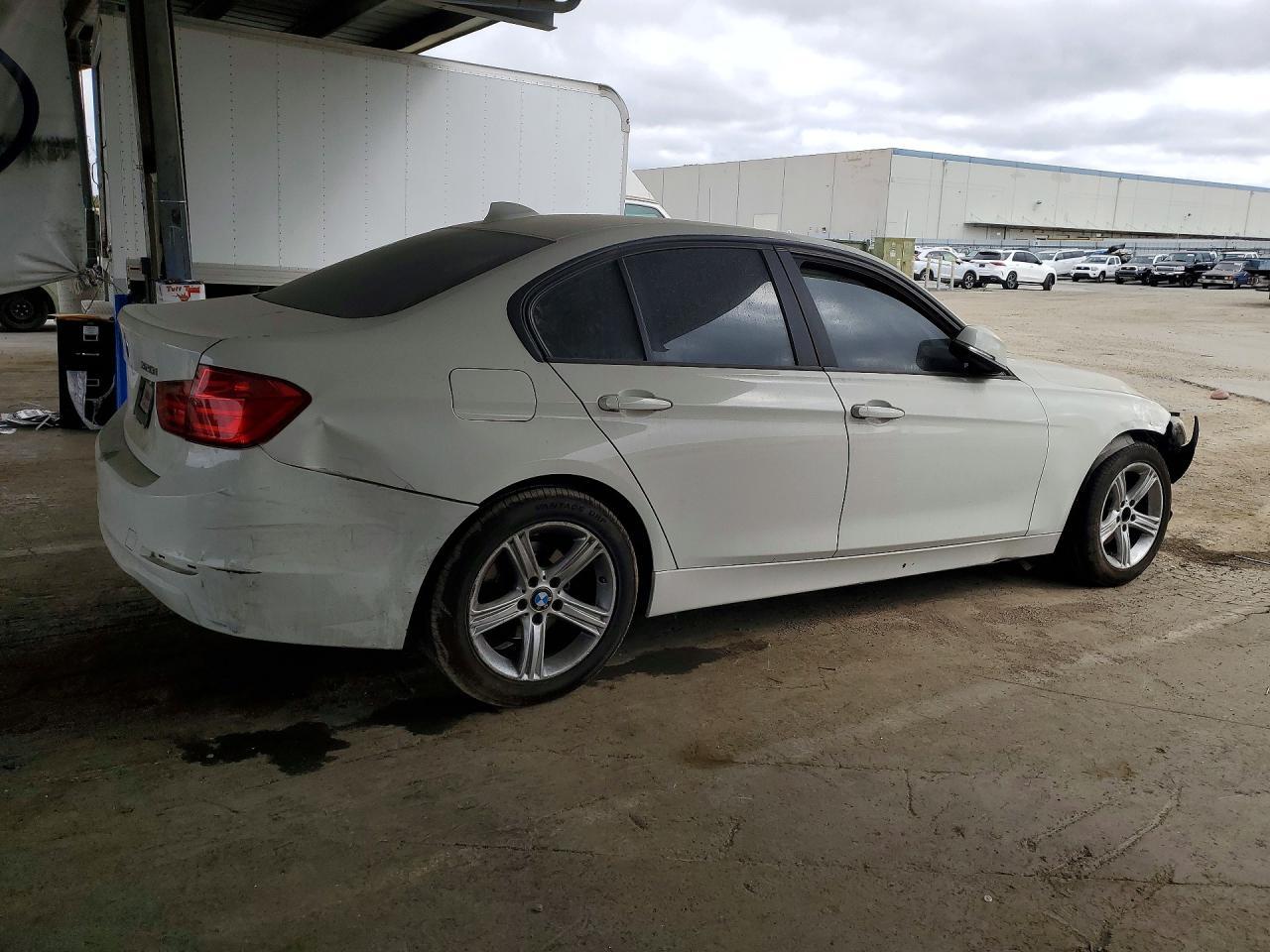 2014 BMW 320 I - zdjęcie 3