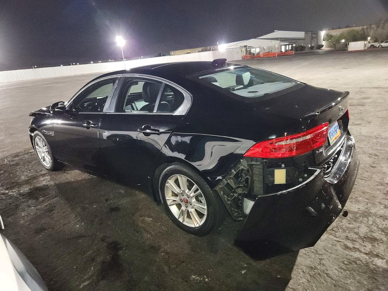 2017 Jaguar Xe Premium - zdjęcie 2