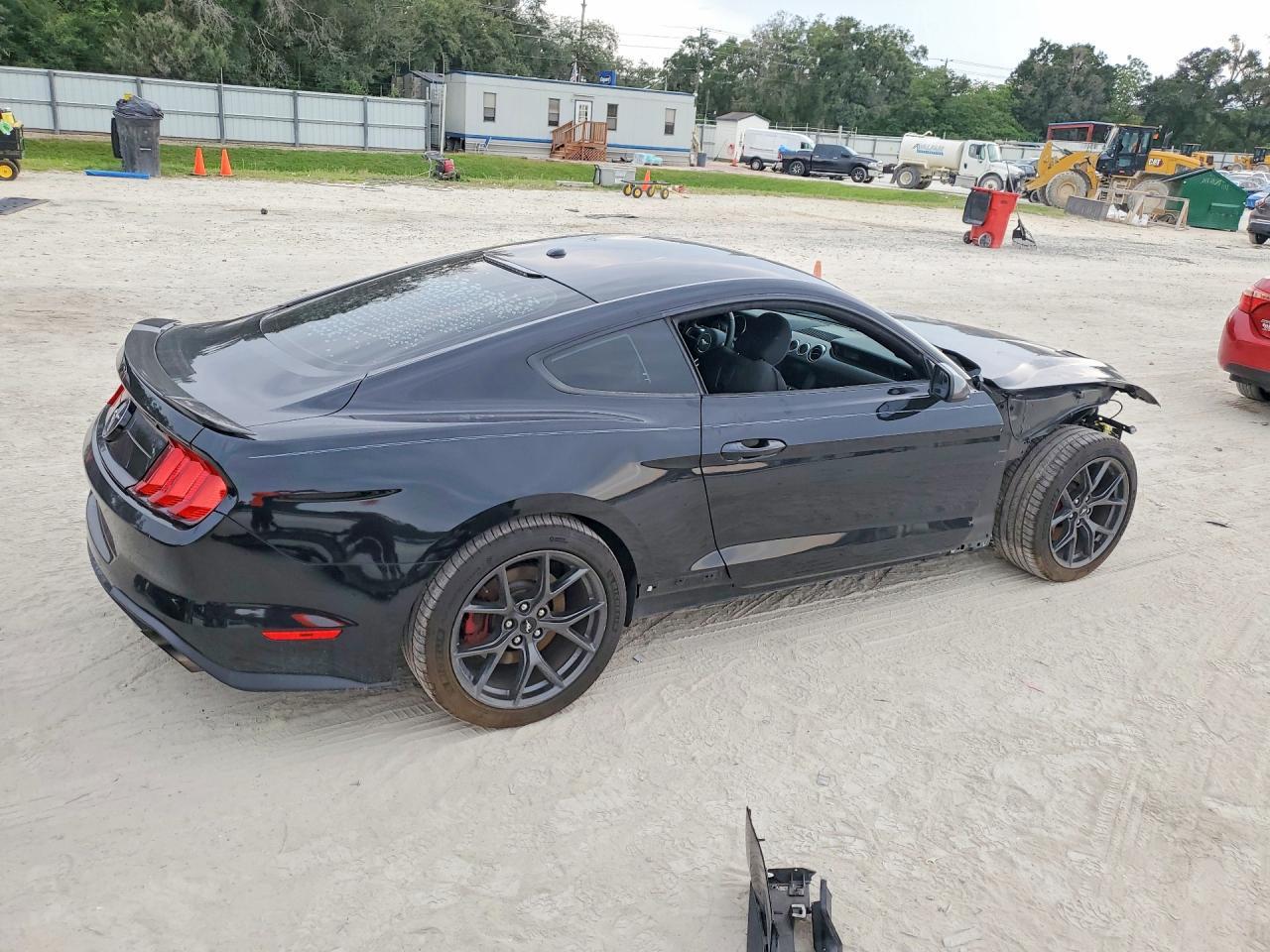 2020 Ford Mustang - zdjęcie 3