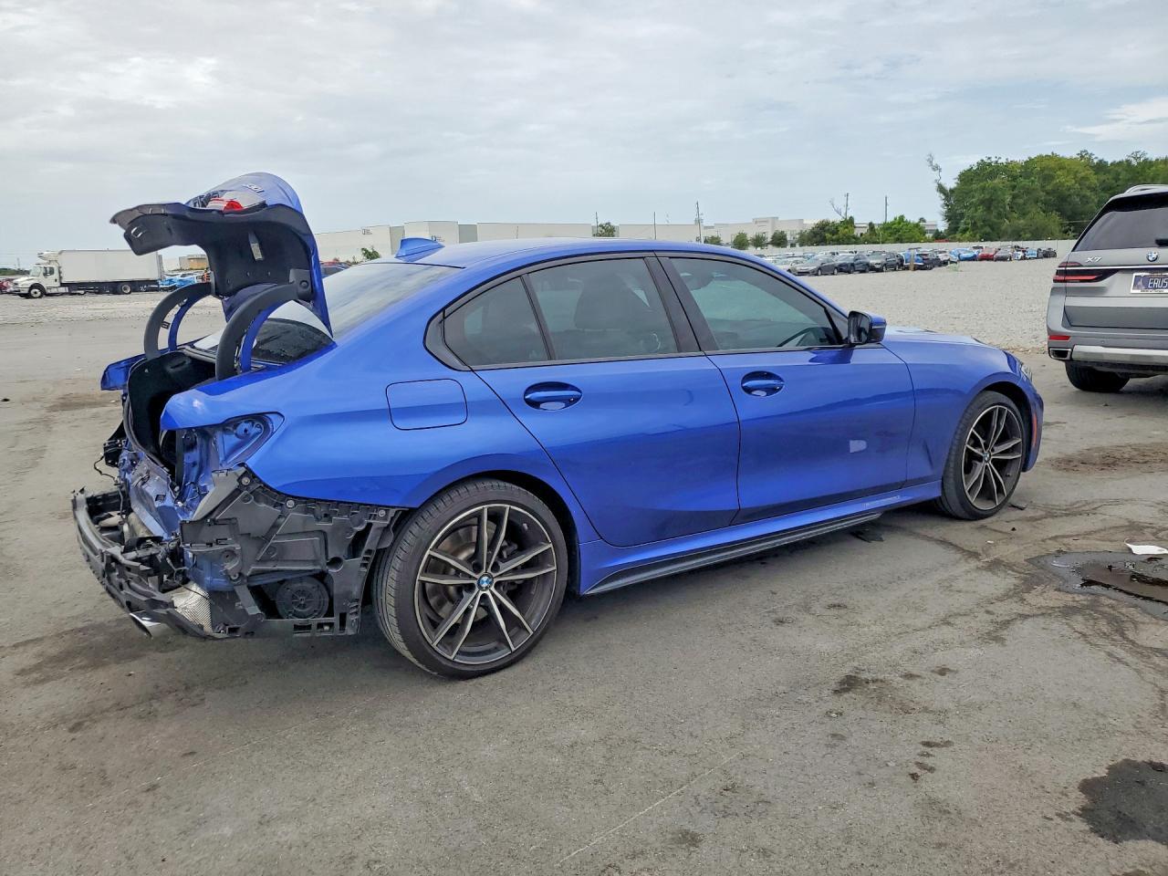 2020 BMW Seria 3 330i - zdjęcie 3