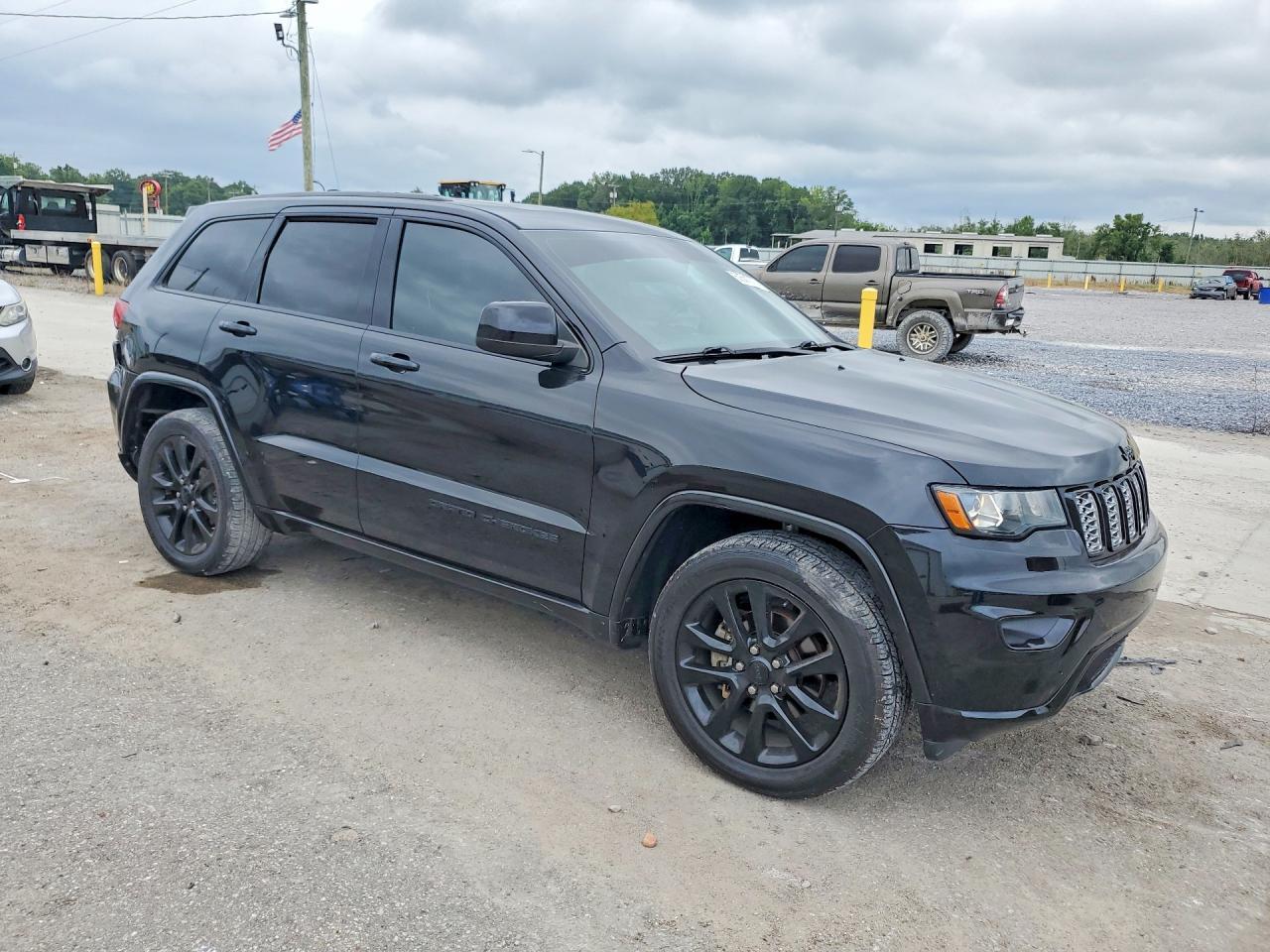 2018 Jeep Grand Cherokee Laredo - zdjęcie 4